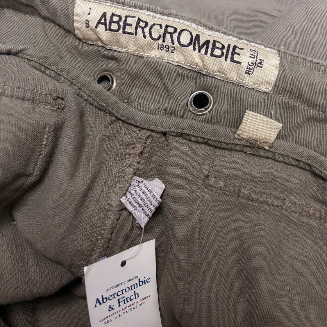 Abercrombie 아베크롬비 레이어드 핀턱 진한 카키 카고팬츠 상품이미지4