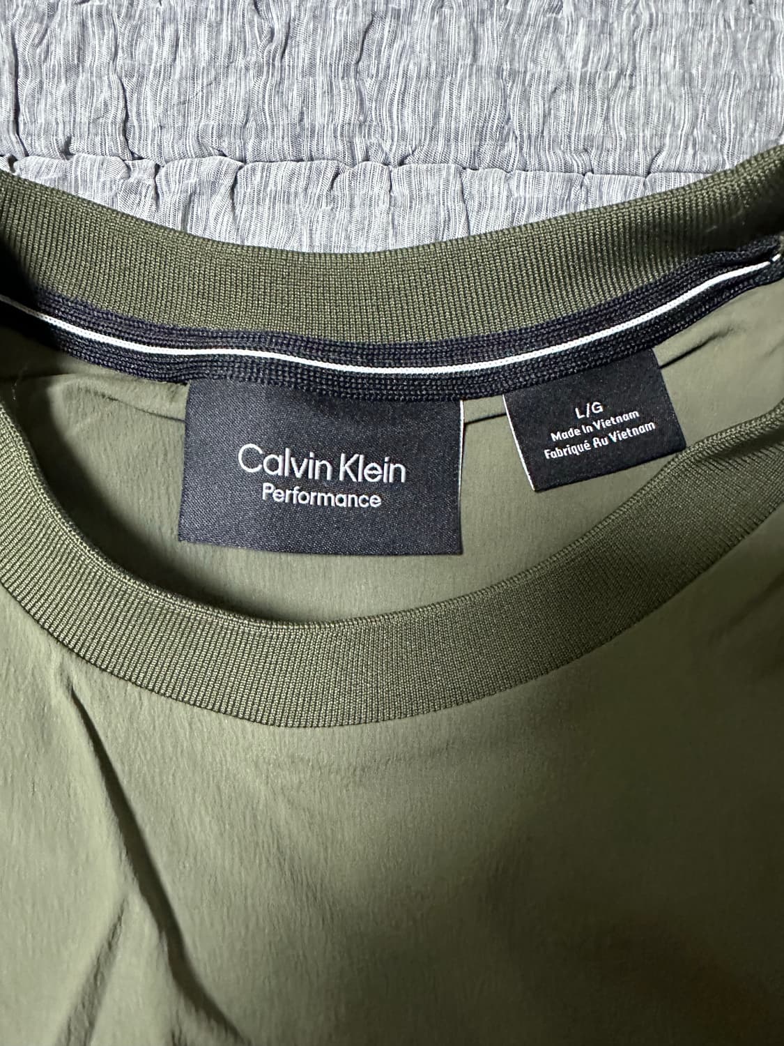캘빈클라인 CK 카키색 반팔 티셔츠 상품이미지3