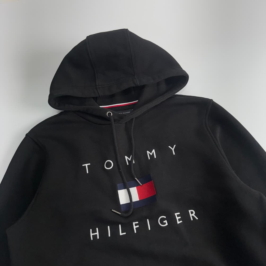 Tommy Hilfiger 타미힐피거 스펠아웃 로고 블랙 후드티   상품이미지4