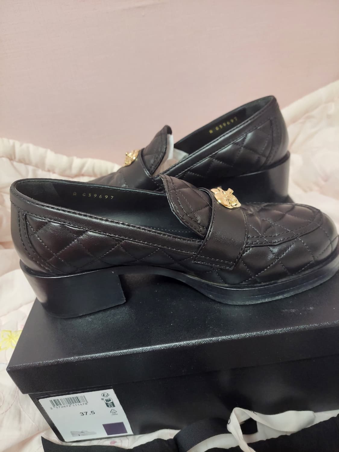 정품)최저가급처5번정도신은 상태좋은!샤넬 CC 하트 로고 퀄팅 로퍼 구두 상품이미지3