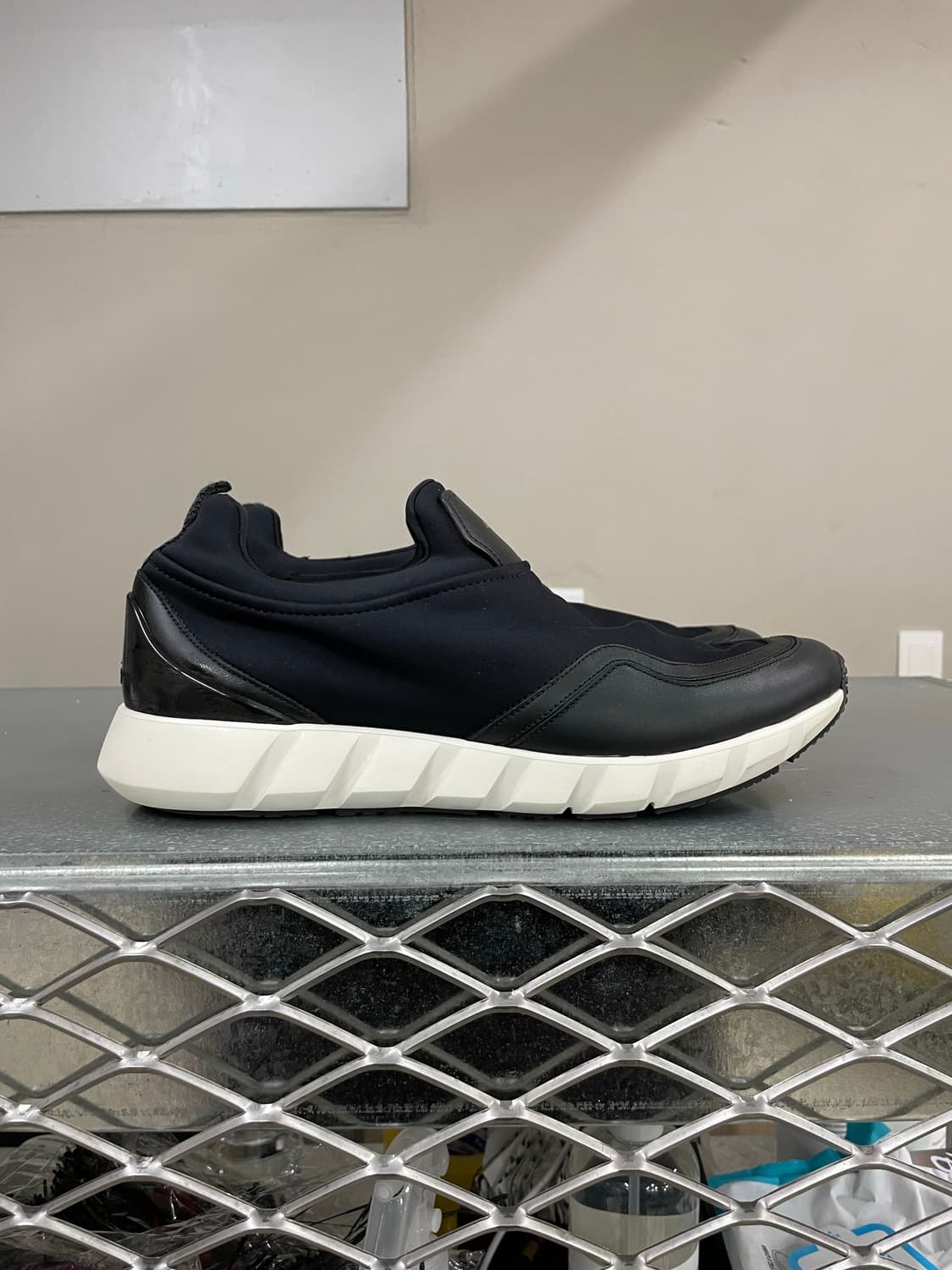 페라가모 슬립온 레더 스니커즈 8M 상품이미지4