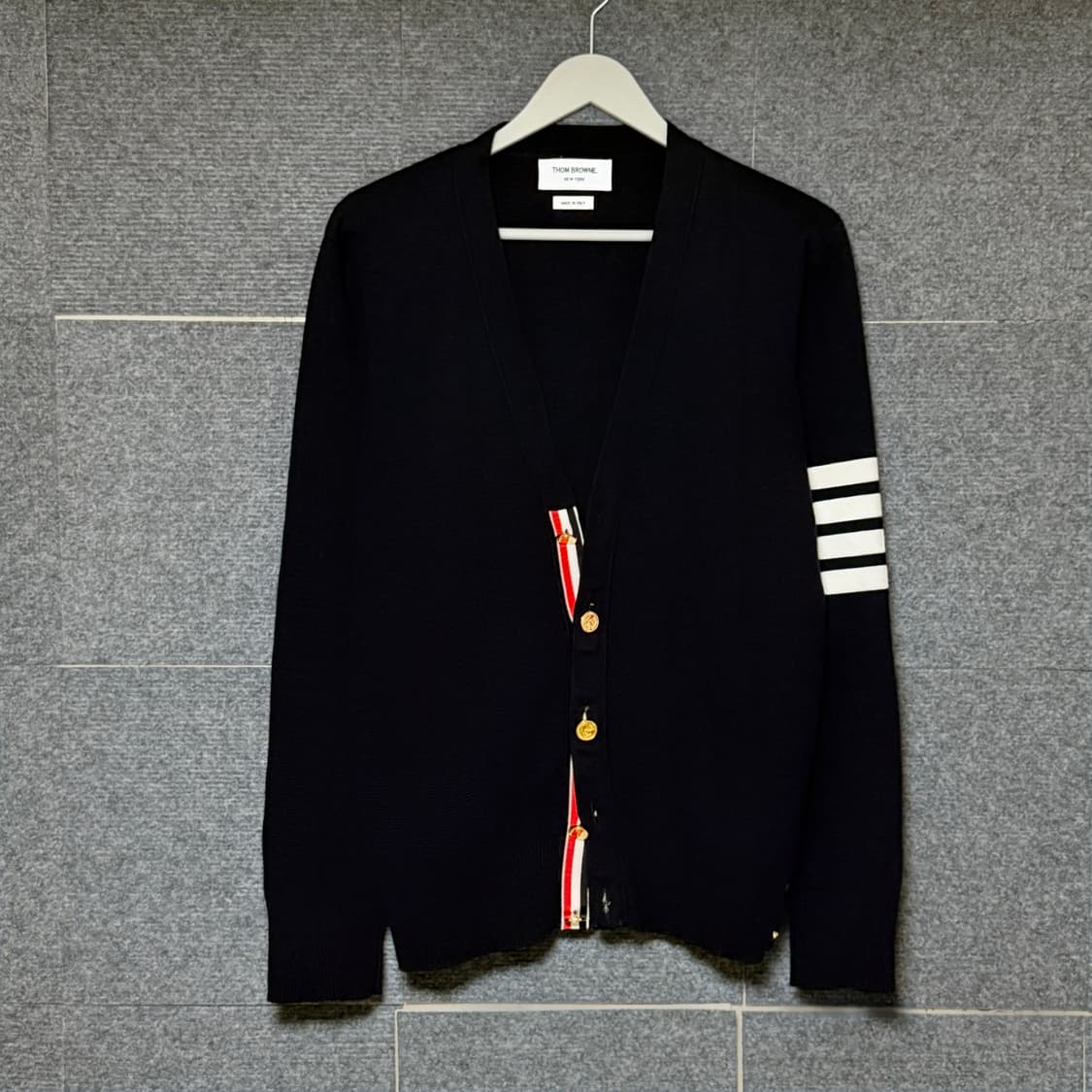 톰브라운 금장 가디건 상품이미지1