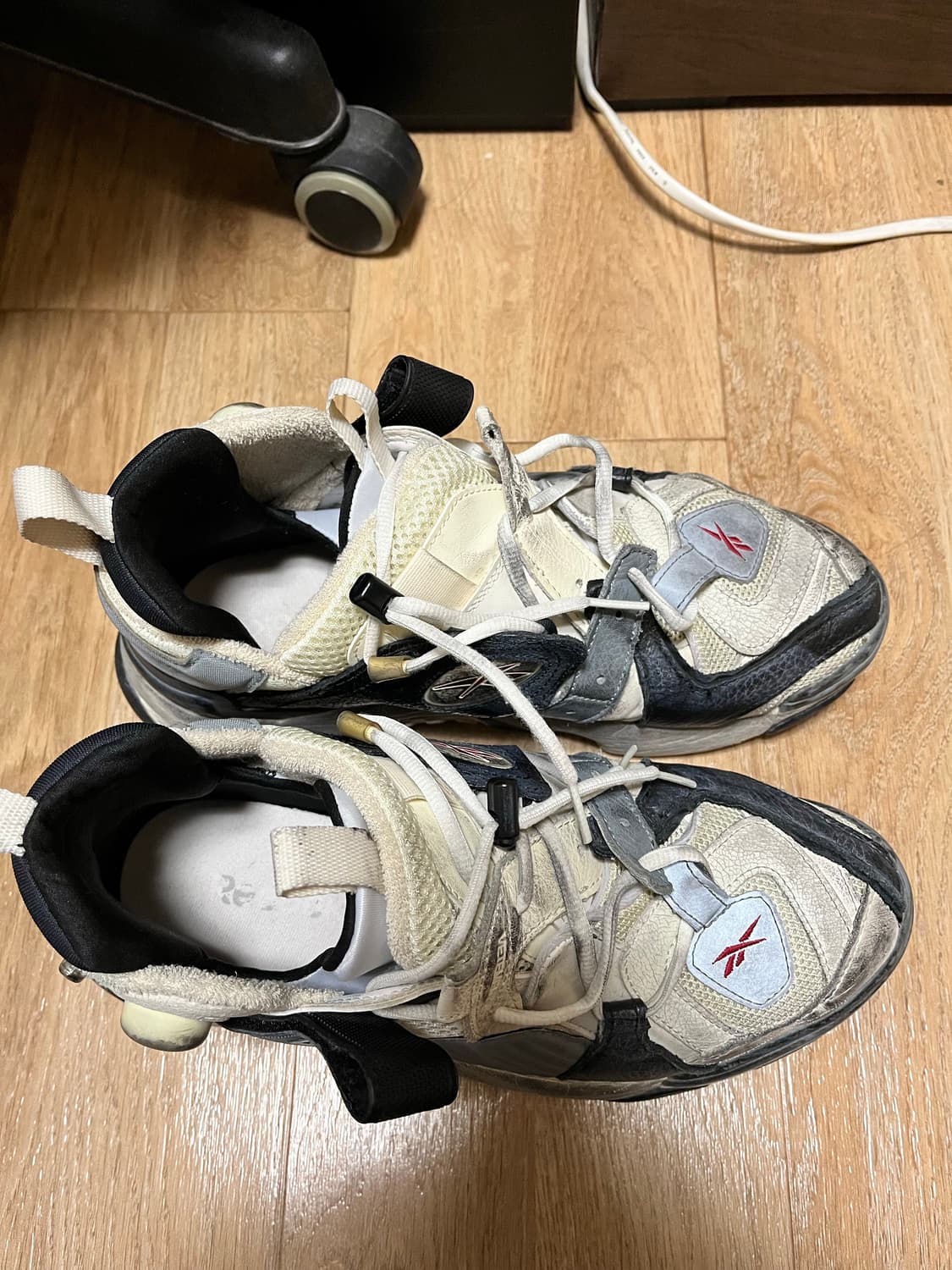 (지디착용) 리복 베트멍 콜라보 펌프 퓨리 270 판매 상품이미지4