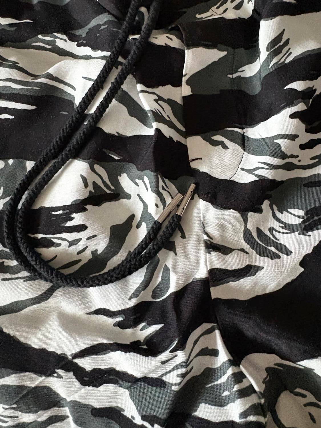 솔로이스트 25ss 타이거 스윔쇼츠 상품이미지3