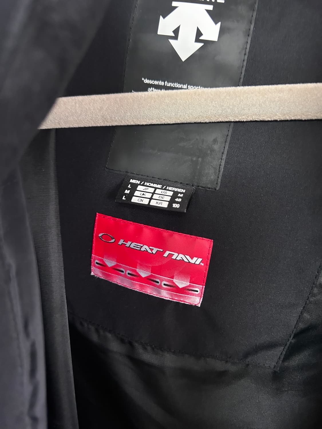 데상트 스위스 스키팀 패딩 블랙 상품이미지2