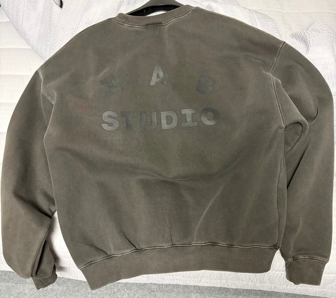 아이앱스튜디오 피그먼트 맨투맨 상품이미지1