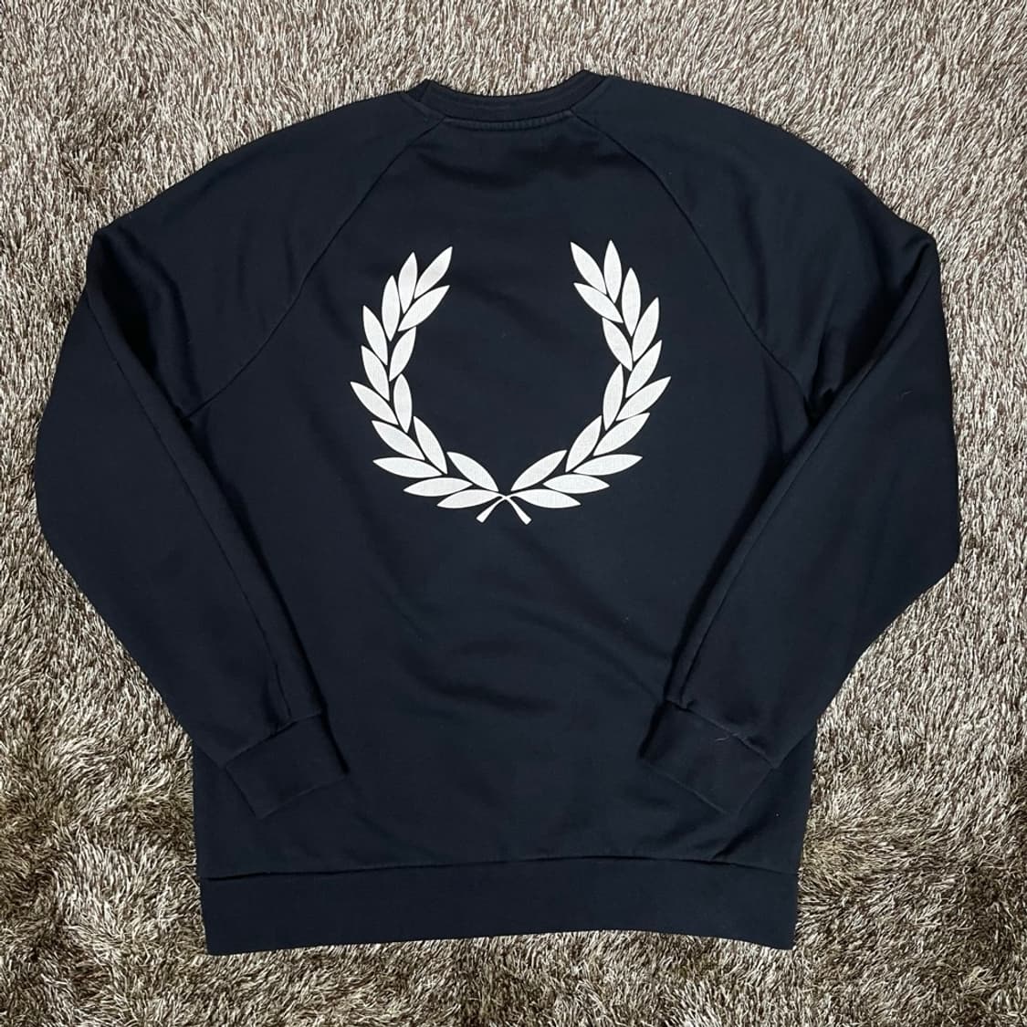 프레드페리 Fred Perry 블랙 백로고 기모 맨투맨 40 상품이미지4