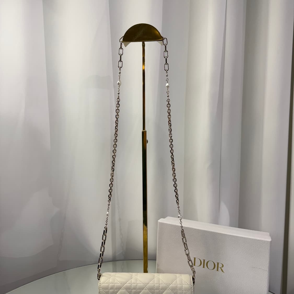 [풀구성]디올 레이디디올 램스킨 까나쥬 라떼 폰 파우치 숄더백 상품이미지4