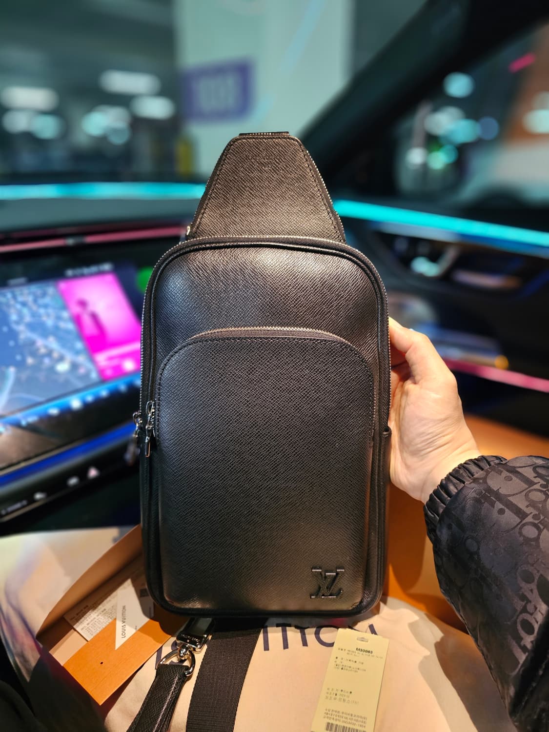 루이비통 올레더 에비뉴 슬링백 타이가 신형 상품이미지1