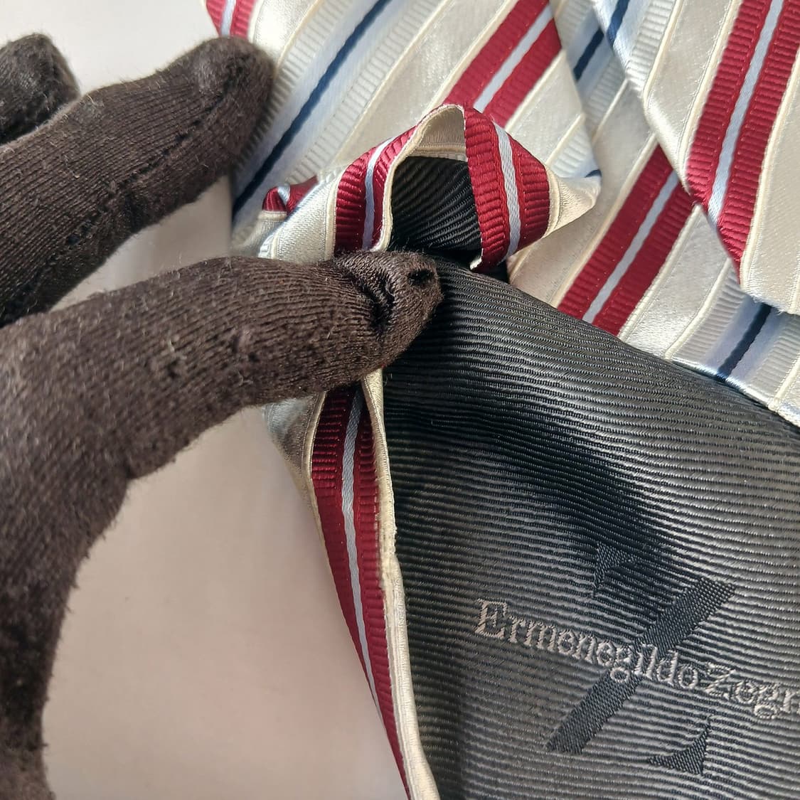 에르메네질도 제냐 실버 스트라이프 넥타이 9.7cm B등급 A19720
 상품이미지10