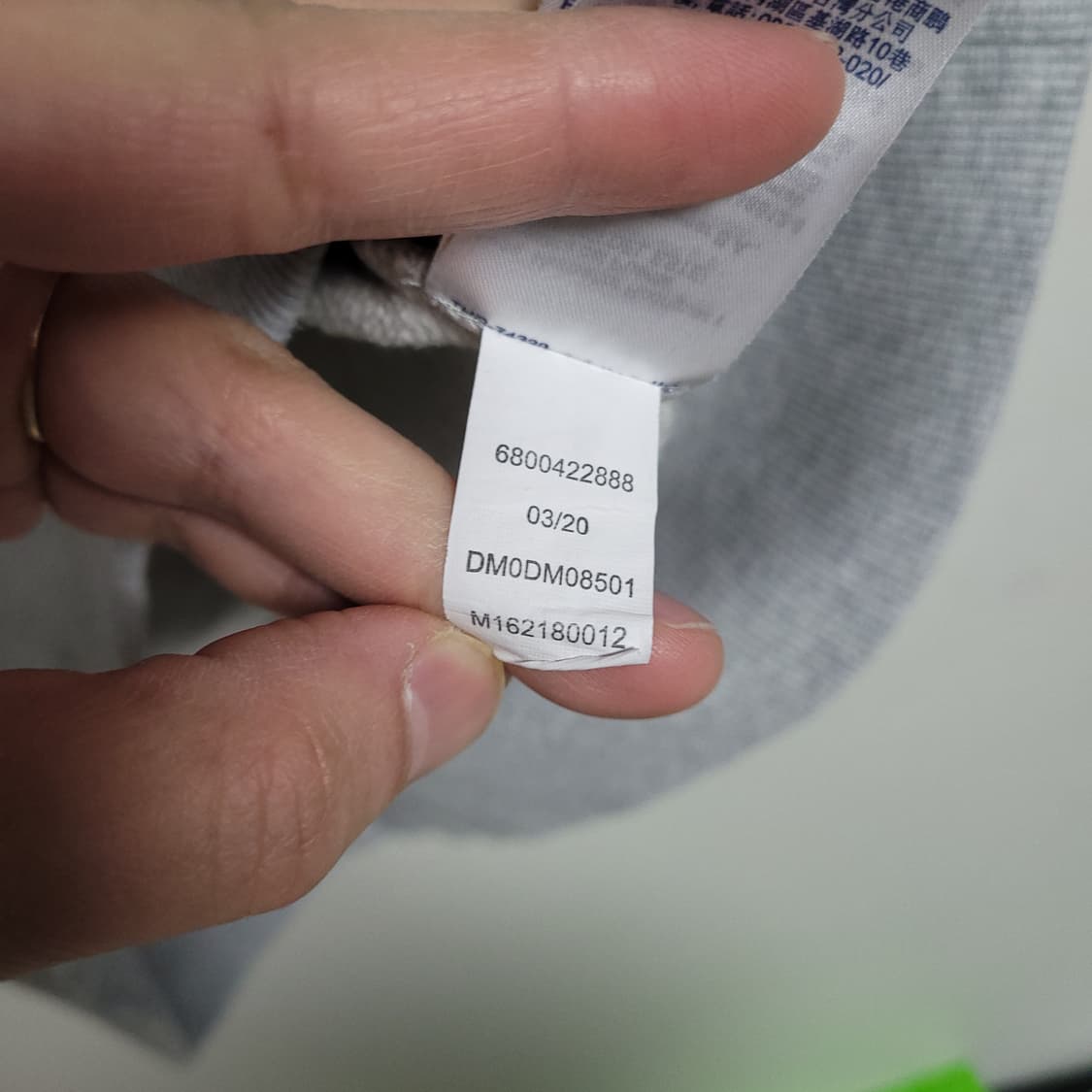 (M) TOMMY JEANS 타미진스 여성 맨투맨 티셔츠 그레이 상품이미지4