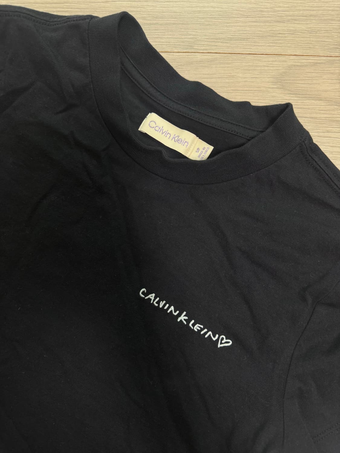 캘빈클라인 x 블랙핑크 제니 크롭 티 상품이미지3