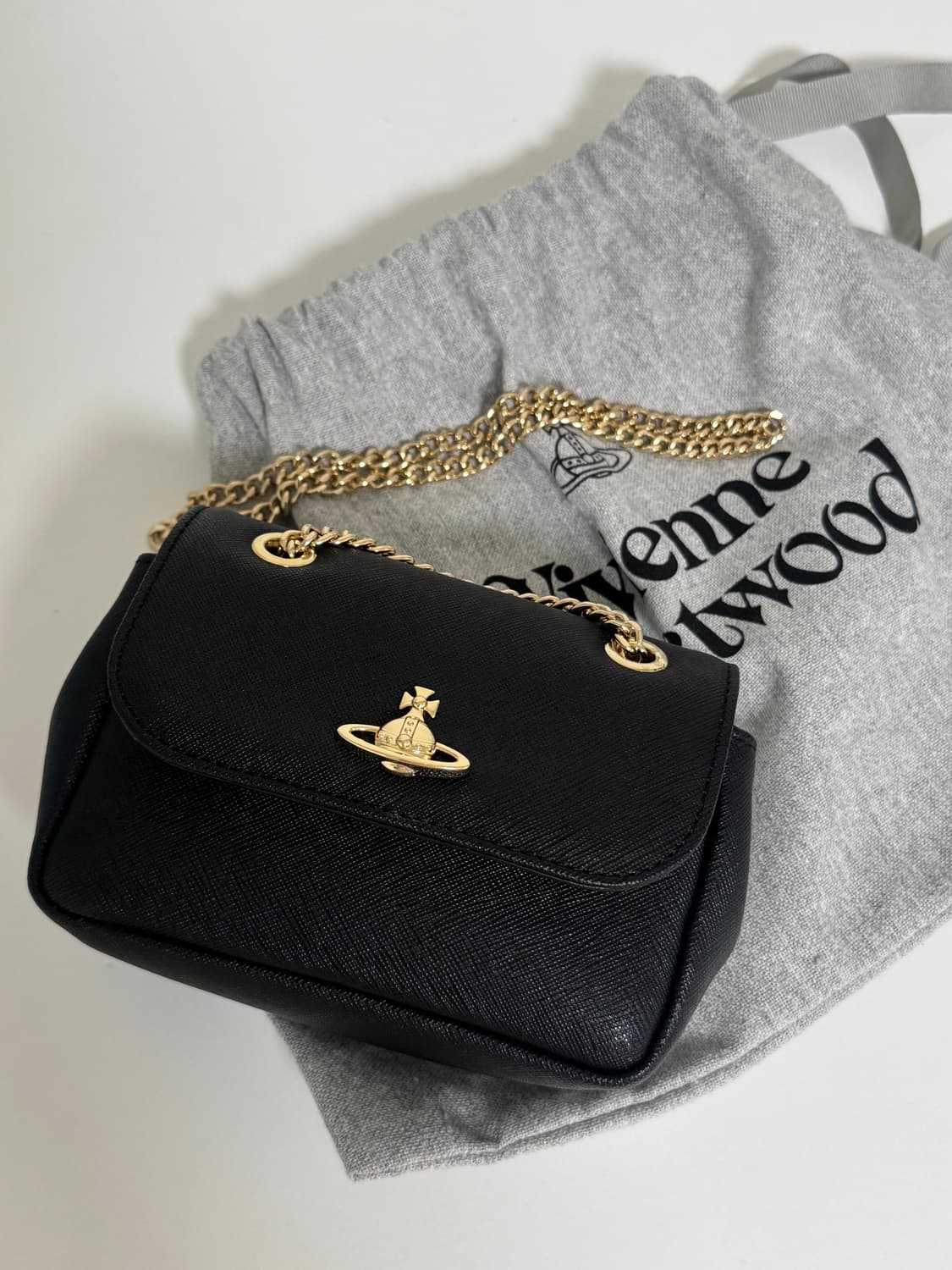 (당일발송, 새상품) 비비안웨스트우드 로고 사피아노 체인 크로스백 블랙 상품이미지2