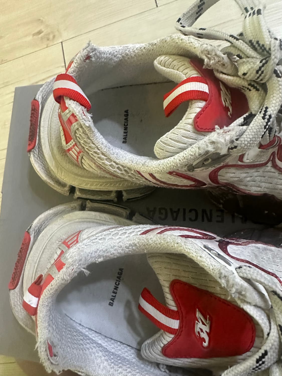 발렌시아가 3xl 레드 원아웃 41 상품이미지4