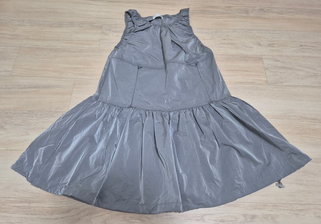 그레이 나일론 셔링 스트링 퍼프 나시 원피스 상품이미지1