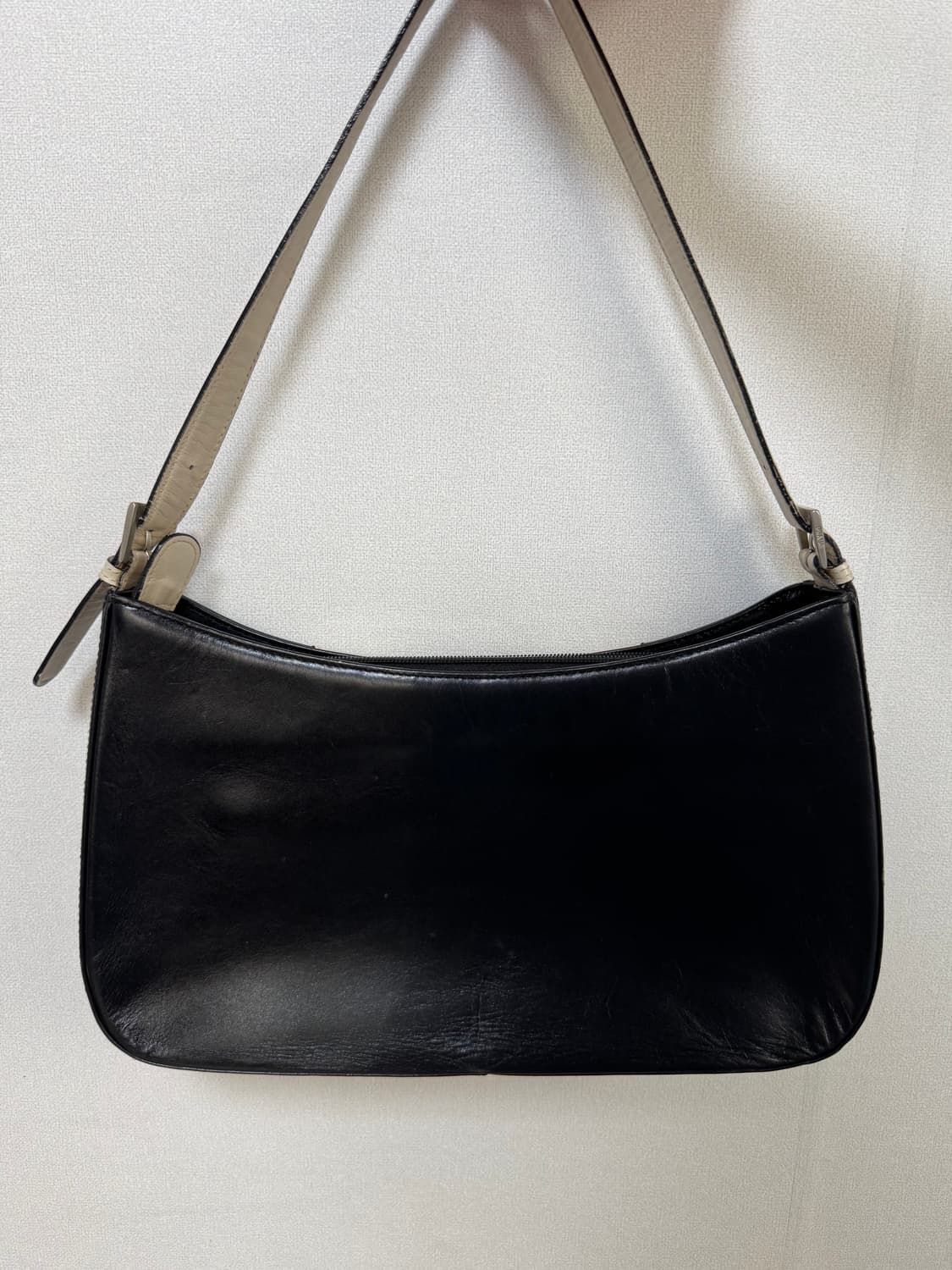 프라다 숄더백 빈티지 90s 00s 블랙 크림 아카이브 가죽 레더 호보백 상품이미지2