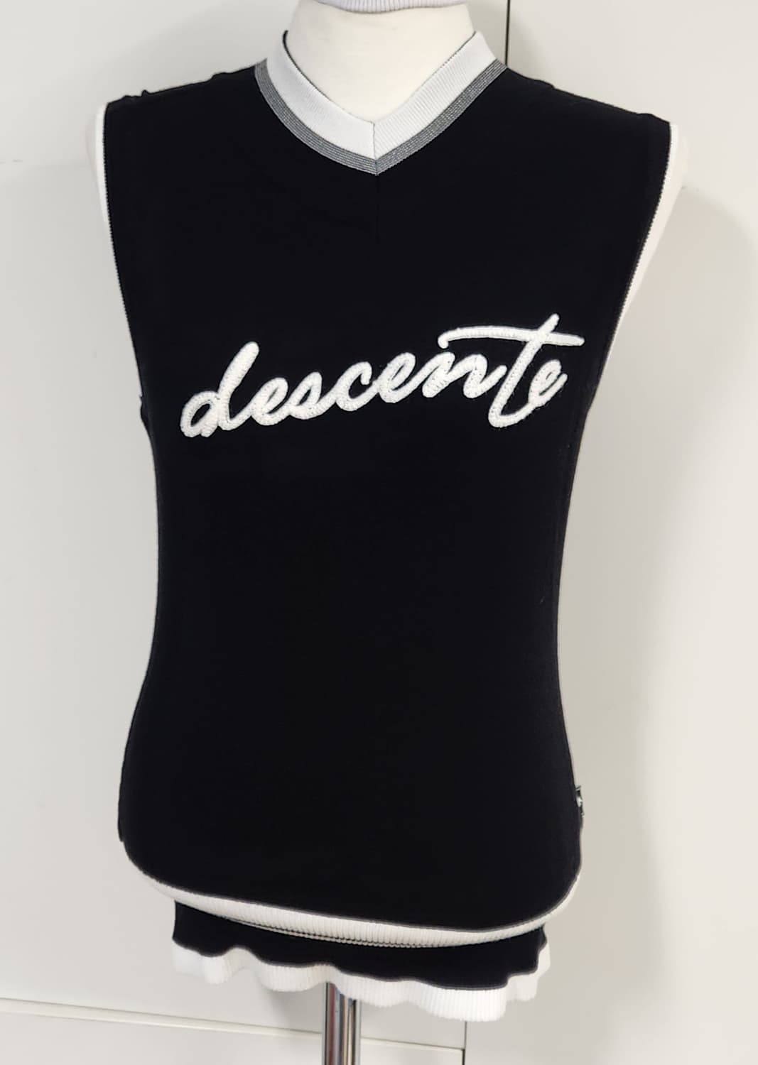 데상트골프 골프 에센셜 브이넥 니트 베스트 85 상품이미지2