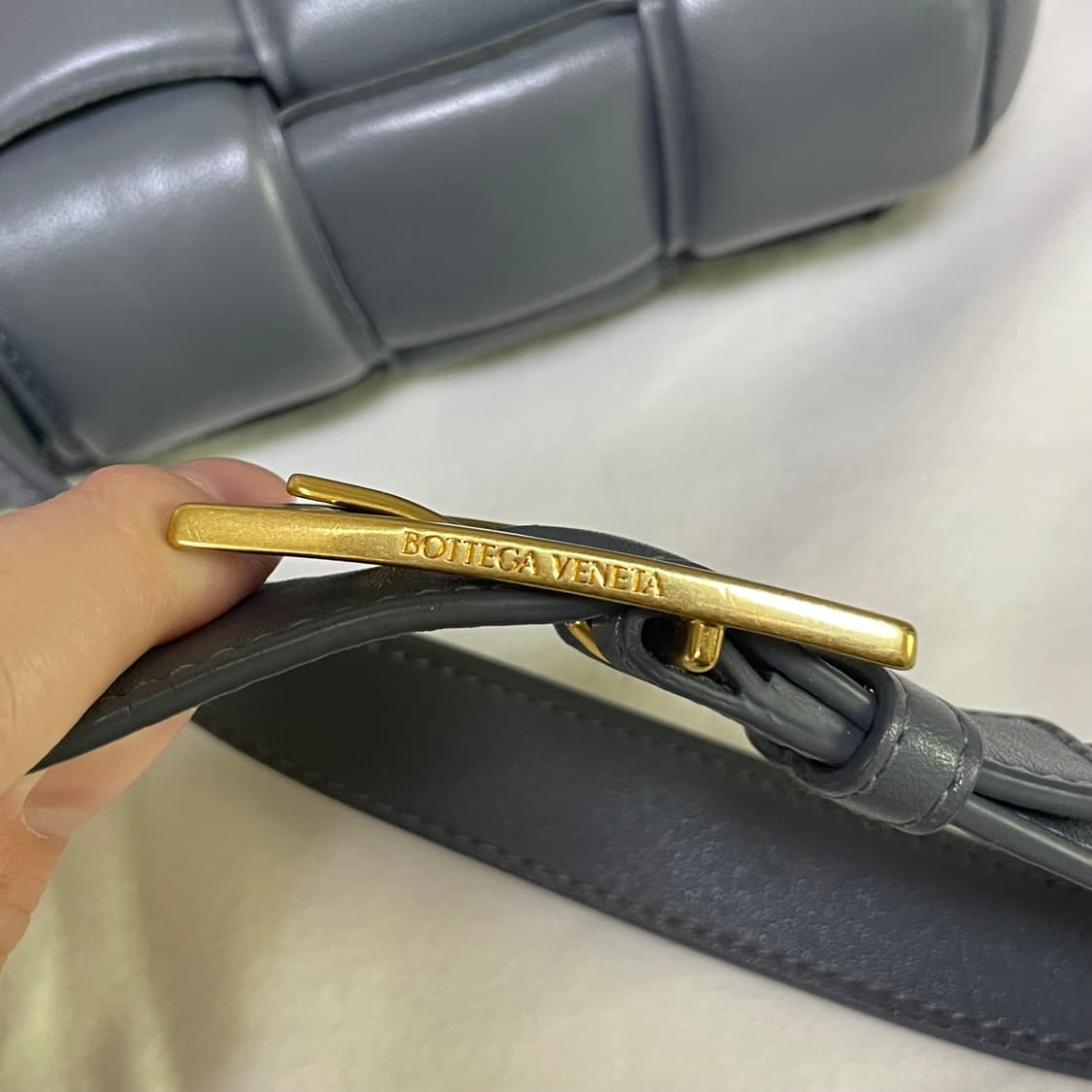 보테가베네타 패디드 카세트백(썬더) 상품이미지5