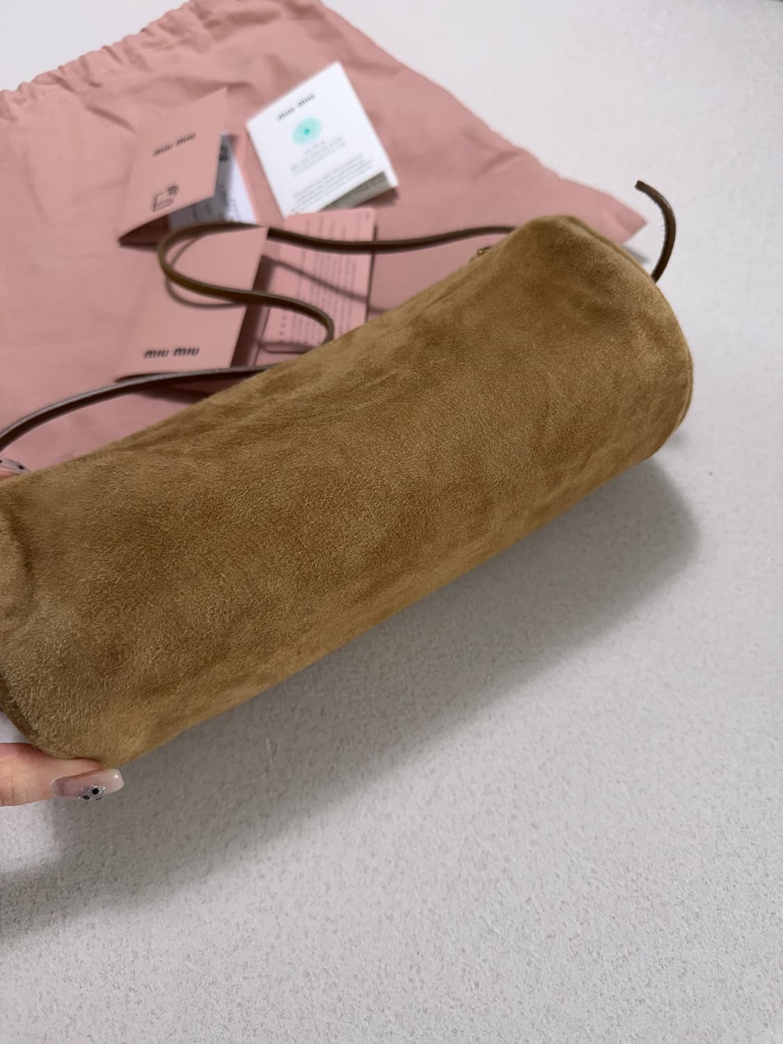 미우미우 스웨이드 가죽 파우치 미니백 상품이미지4