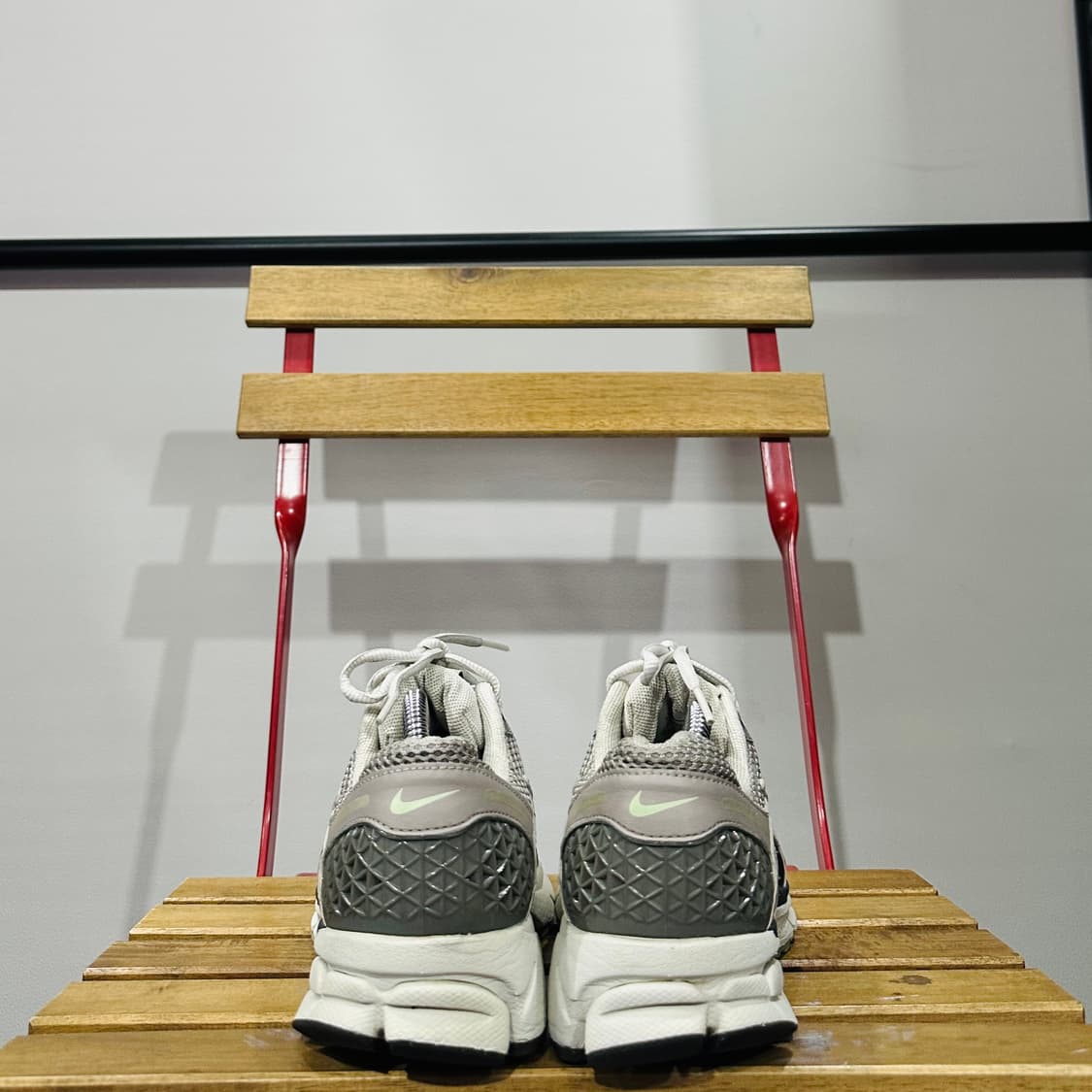 255) 나이키 운동화 남성 남자 신발 줌 보메로 그레이 상품이미지4