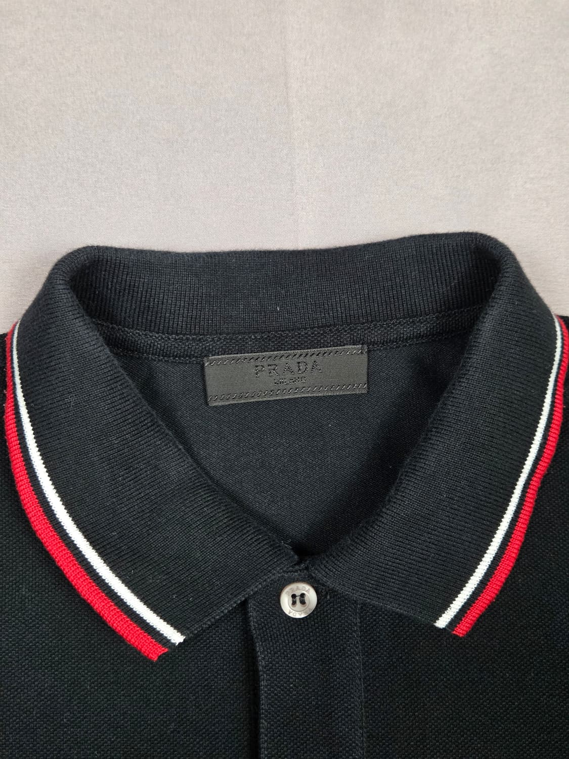 [프라다] 리네아 로사 레드탭 배색 카라티 | S00085 상품이미지3