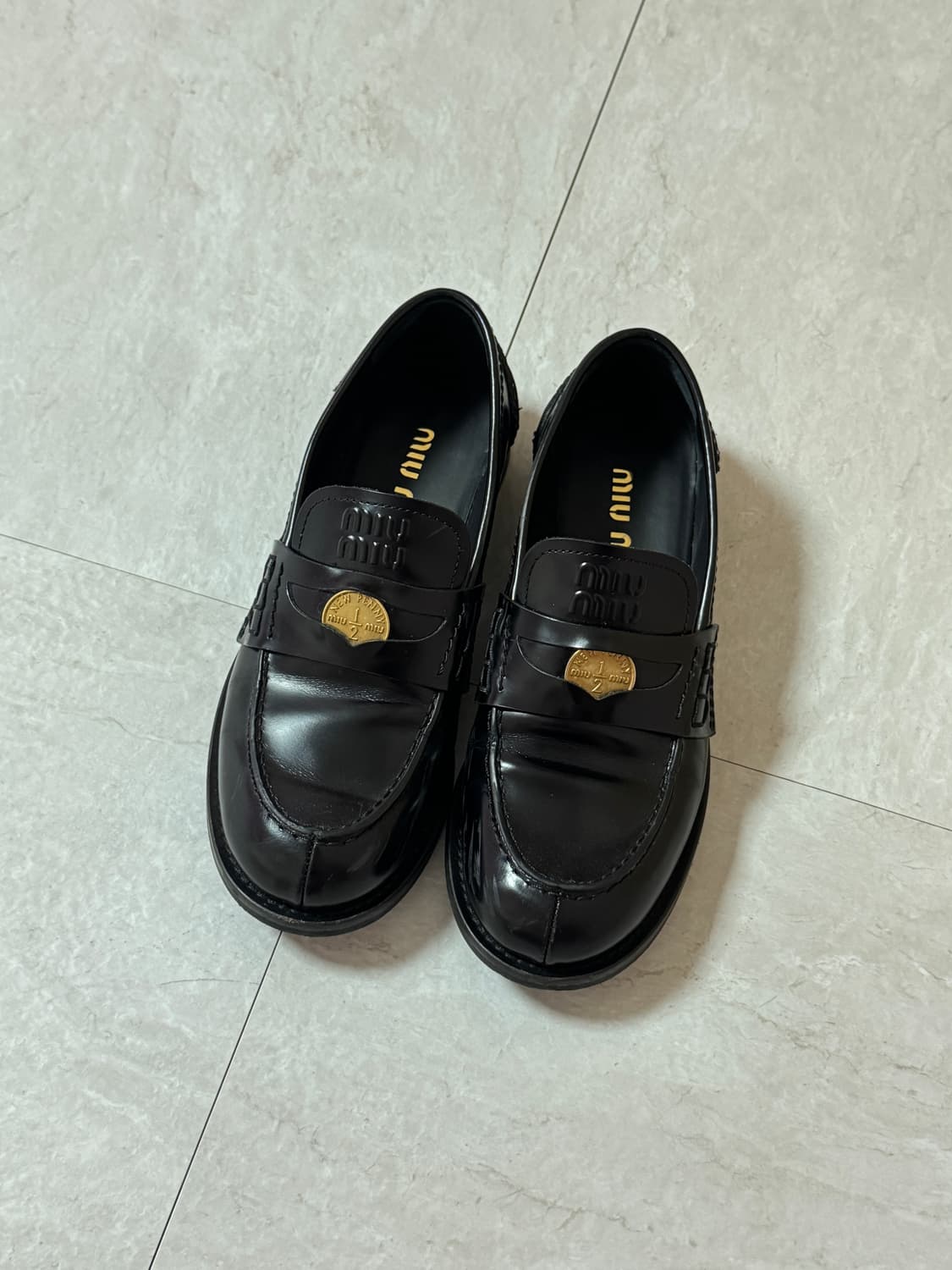 미우미우 브러쉬드 가죽 페니 로퍼 36 상품이미지3