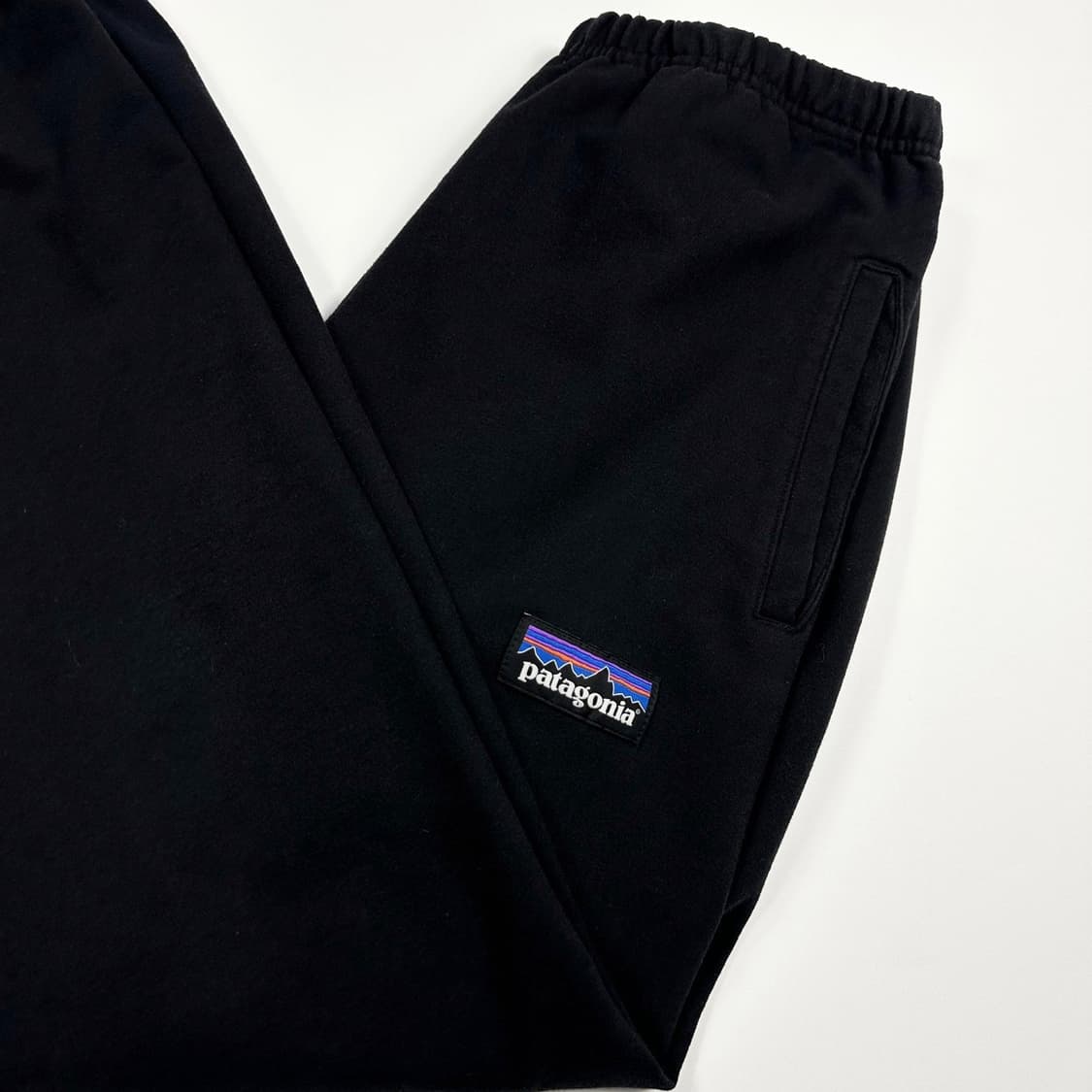 파타고니아 박스 로고 블랙 스웻 조거팬츠 (S) 상품이미지1