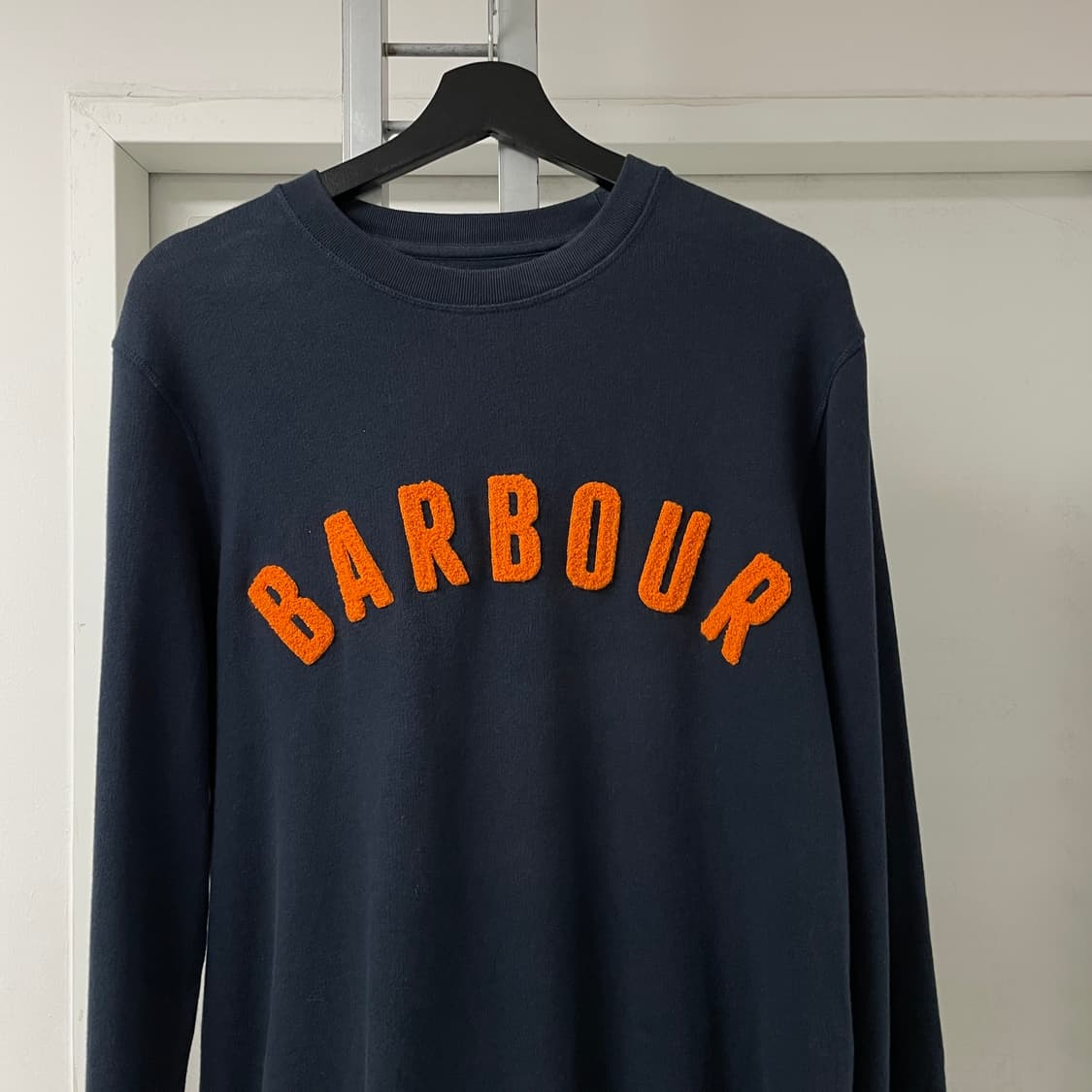 바버 로고 맨투맨 네이비 M 상품이미지2