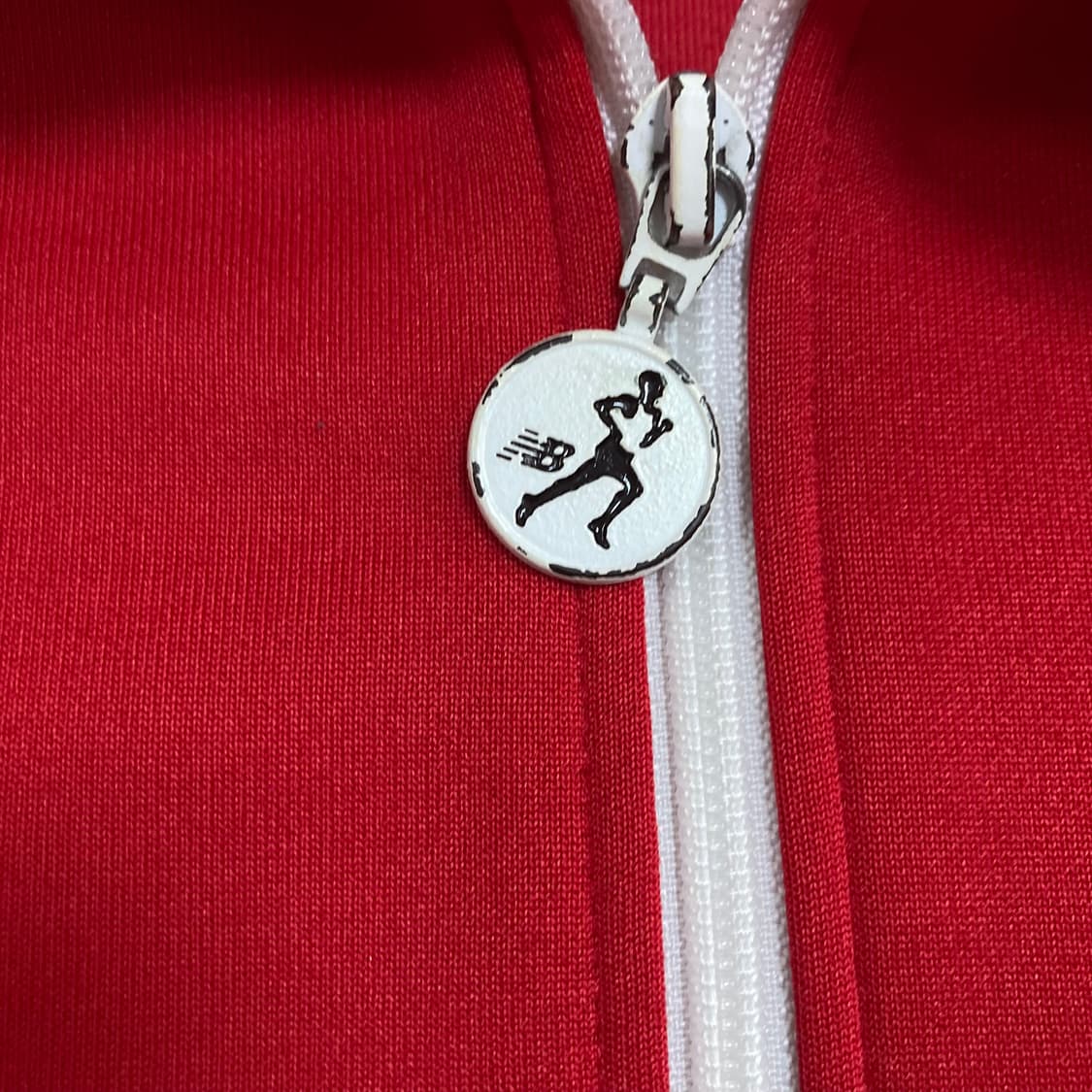 뉴발란스 스몰 로고 레드 배색 트랙탑 져지 상품이미지3