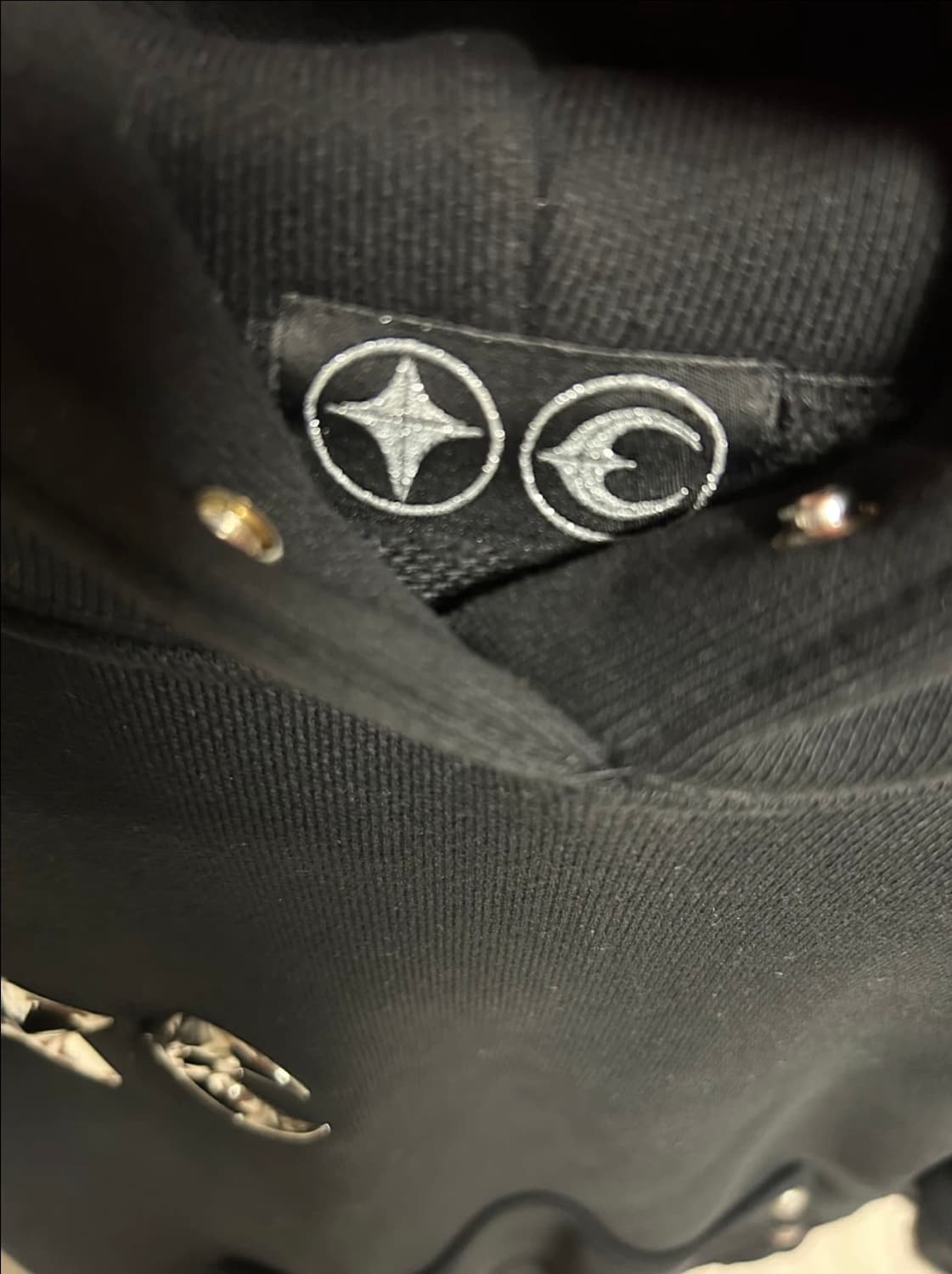 떠그클럽 아머 후드 블랙 사이즈2 상품이미지3