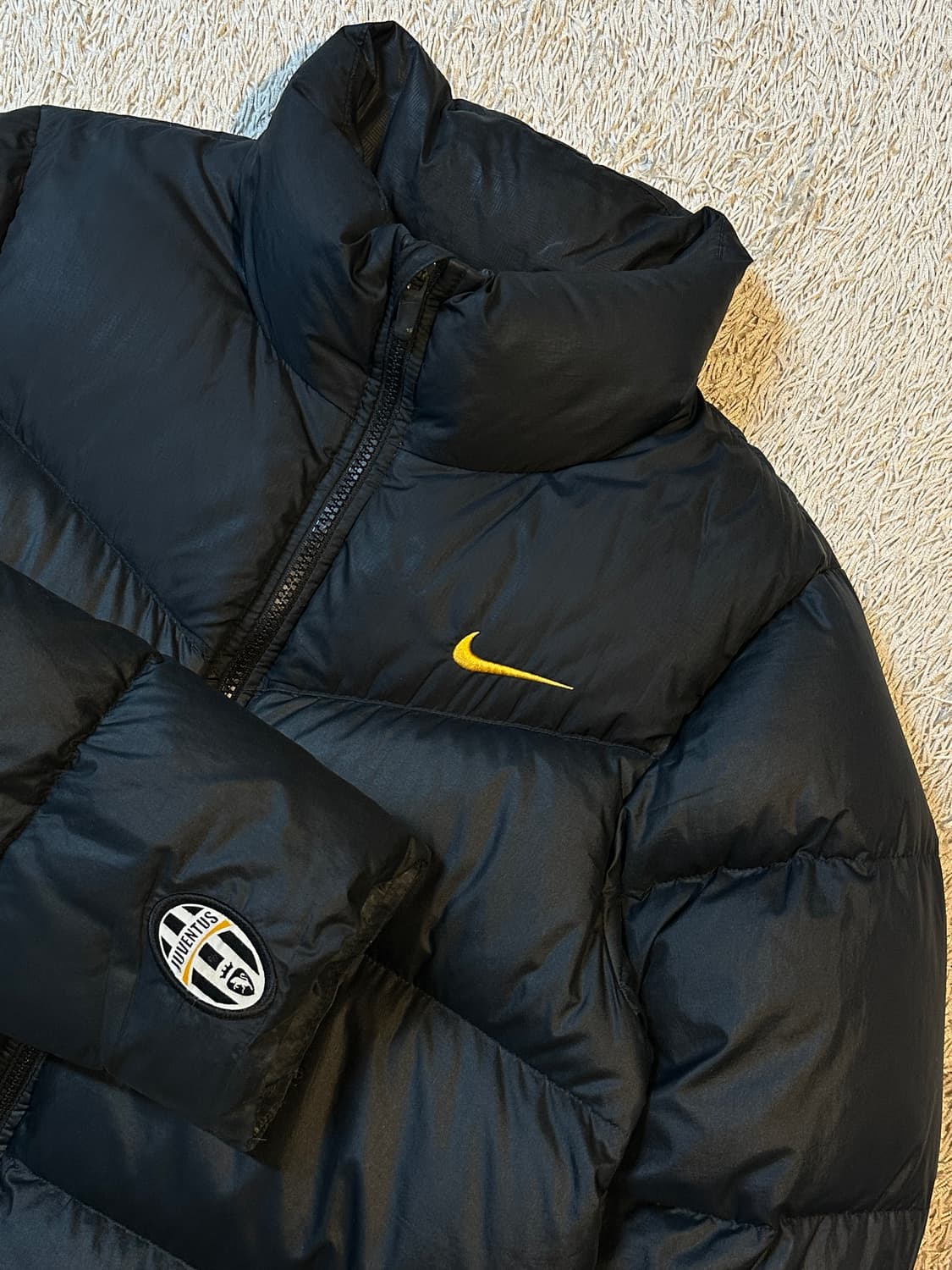 나이키 유벤투스 소매로고 푸퍼 패딩 블랙 상품이미지2