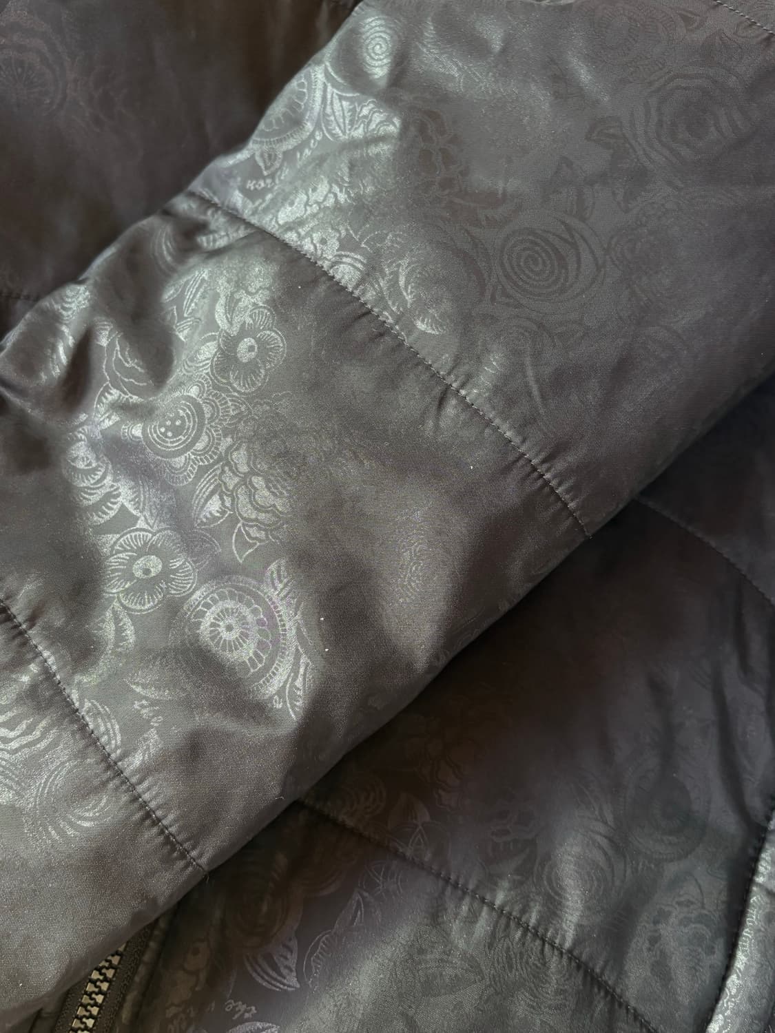 노스페이스 여성 페이즐리 경량 패딩입니다. 상품이미지6