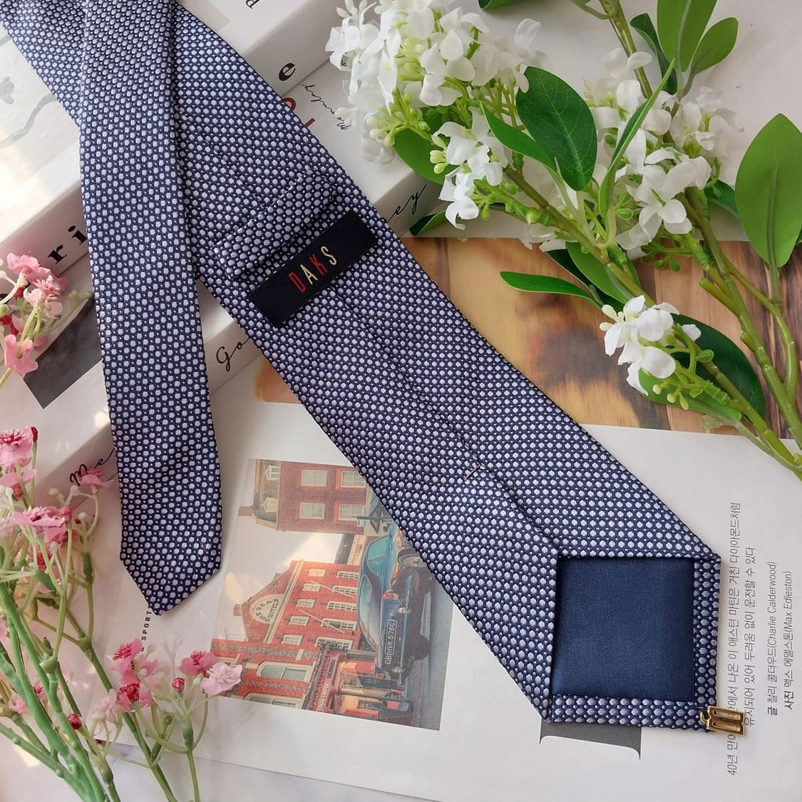 닥스 실크 네이비 도트 패턴 넥타이 8cm 슬림 A+등급 K2115
 상품이미지3