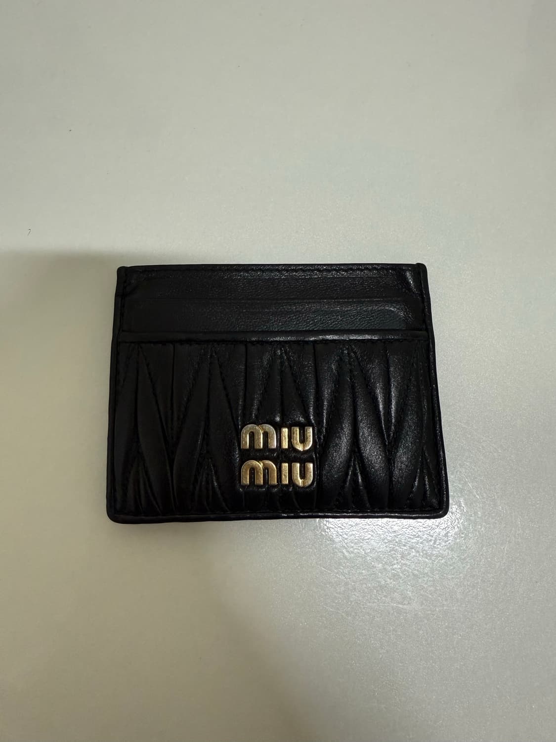 미우미우 마테라쎄 나파 가죽 카드지갑 상품이미지2