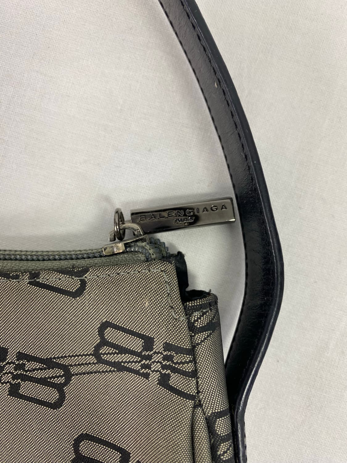 발렌시아가 BB로고 모노그램 캔버스 숄더백  <50> 상품이미지4