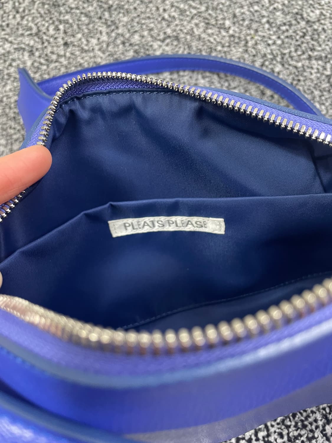 빈티지9. ISSEY MIYAKE 플리츠 플리즈 숄더백 크로스백 블루 상품이미지2