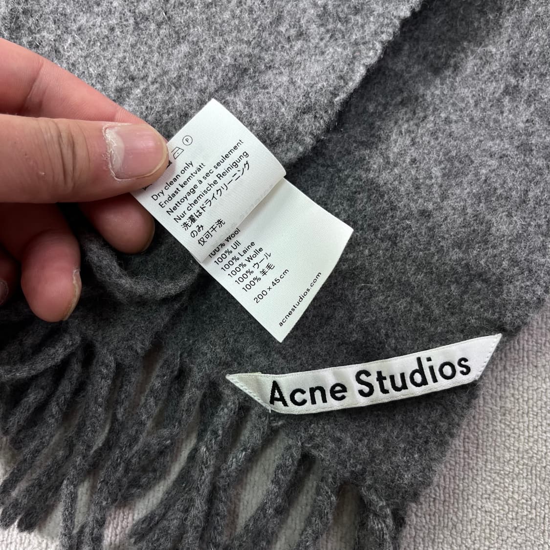 아크네스튜디오 울 그레이 머플러 상품이미지4