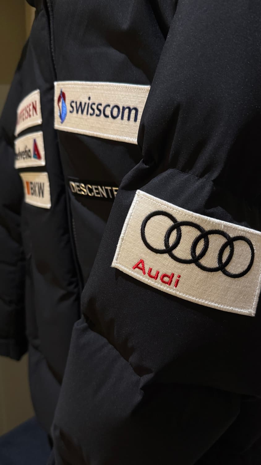 데상트 아우디 스위스 스키팀 패딩 상품이미지3