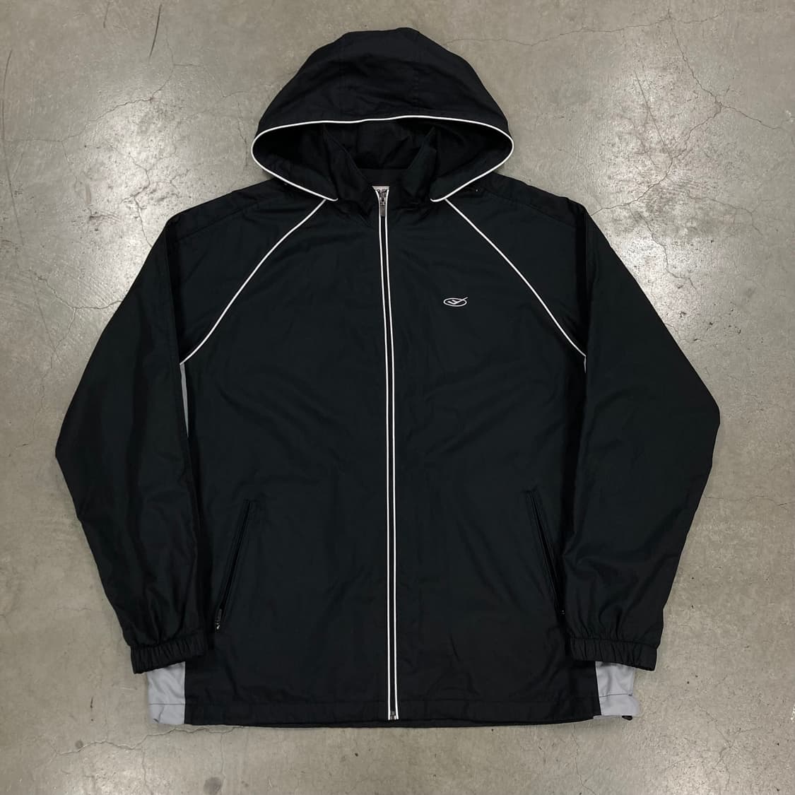 프로스펙스 y2k 블랙 컬러 스몰 로고 바람막이 상품이미지1