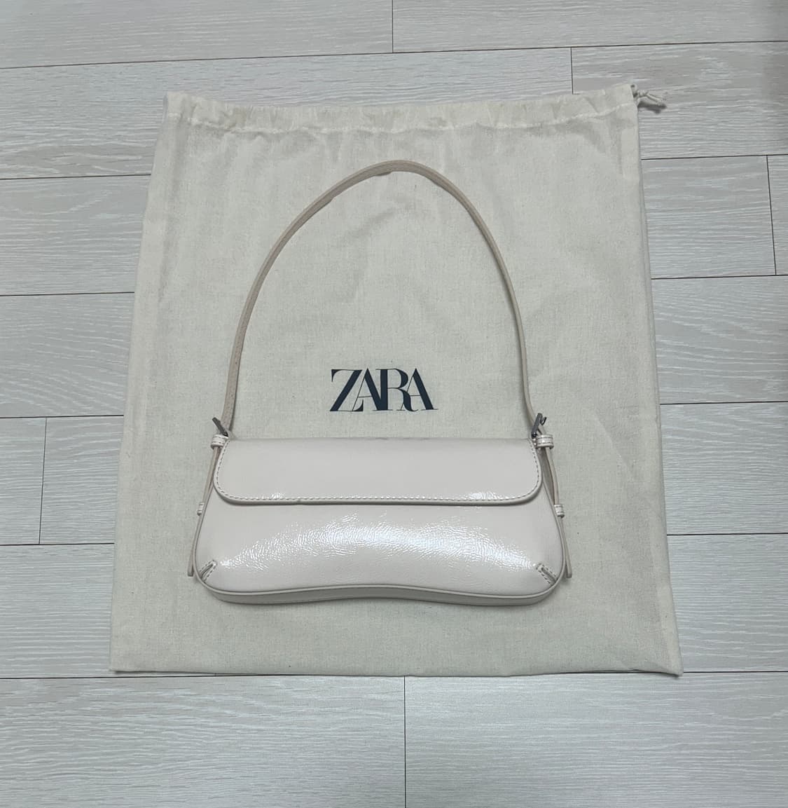 자라 ZARA 플랩 숄더백 화이트 상품이미지1
