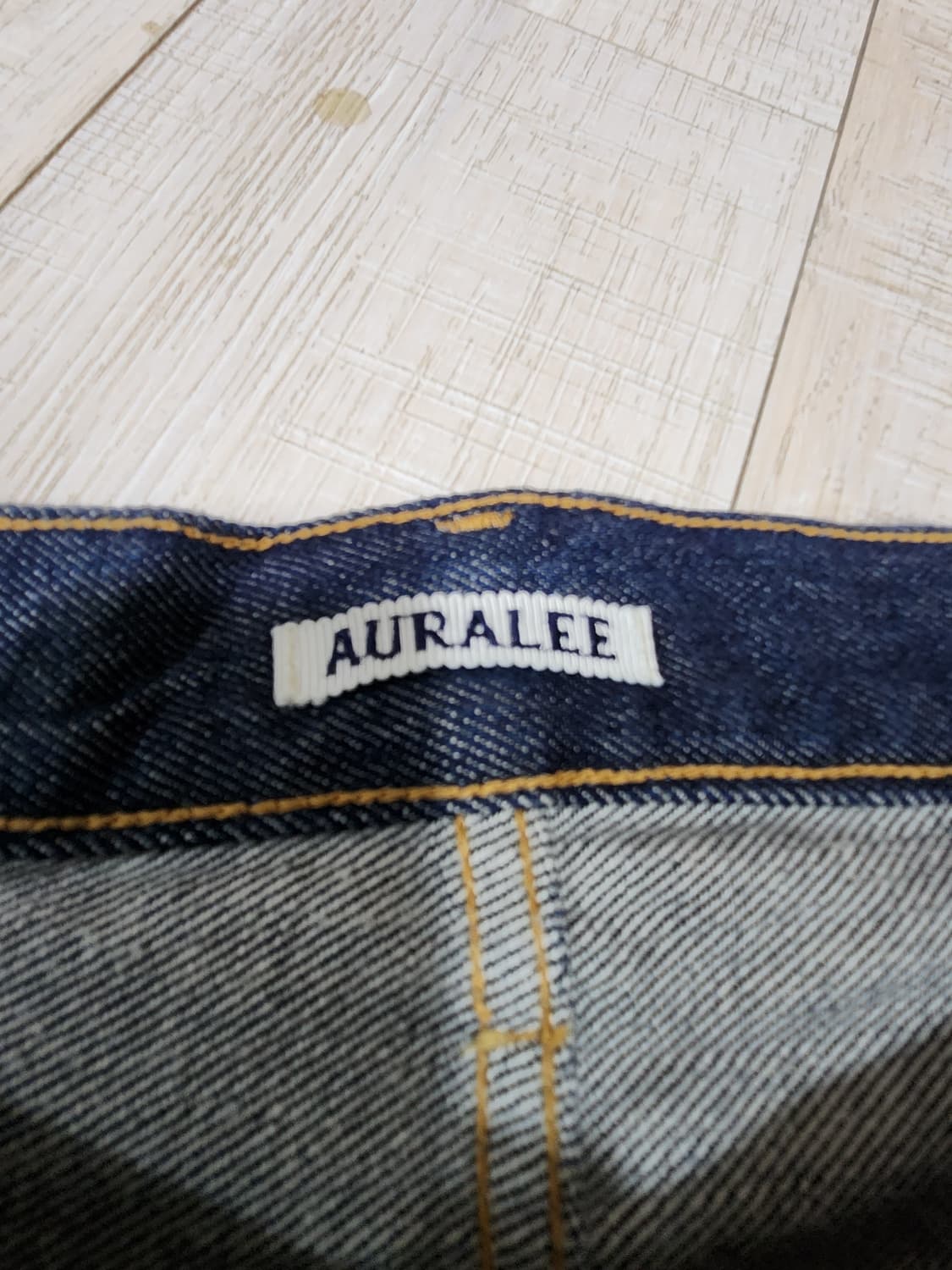 오라리
하드트위스트 와이드데님 인디고
32사이즈
 상품이미지2