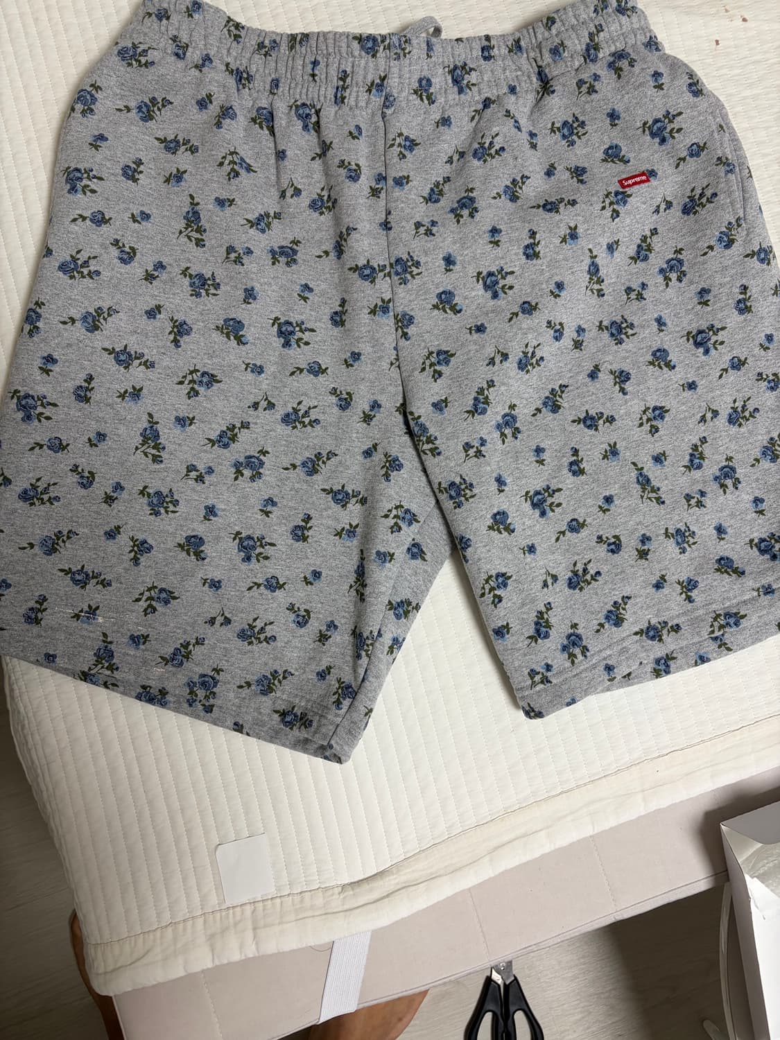 슈프림 플라워 프린트 스웻쇼츠 상품이미지2
