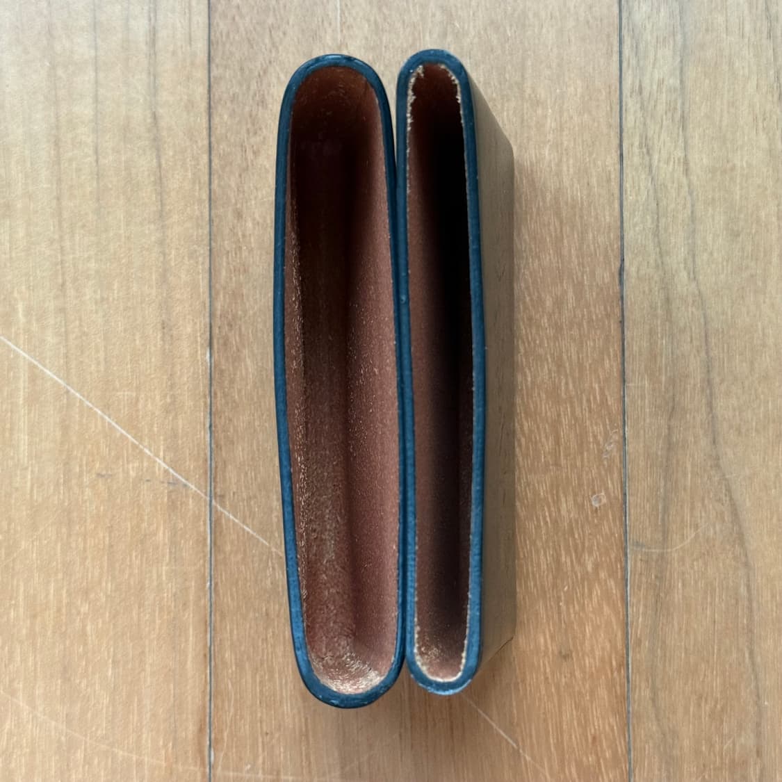 르메르 몰디드 카드홀더 카프 레더 블랙 상품이미지8