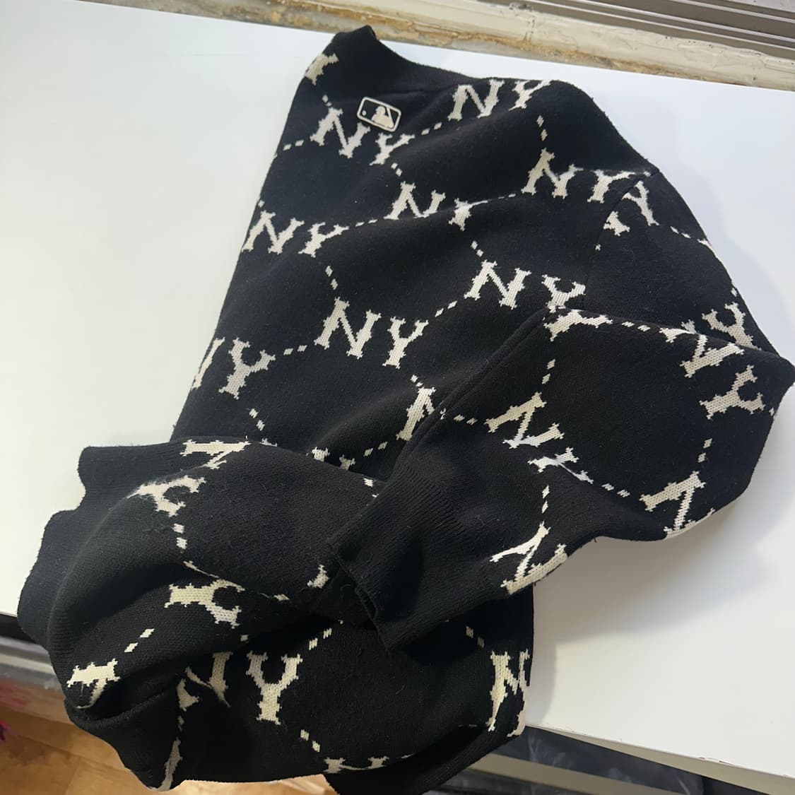 M 100 MLB 블랙 NY로고 캐시미어혼방 루즈핏 가디건 상품이미지5