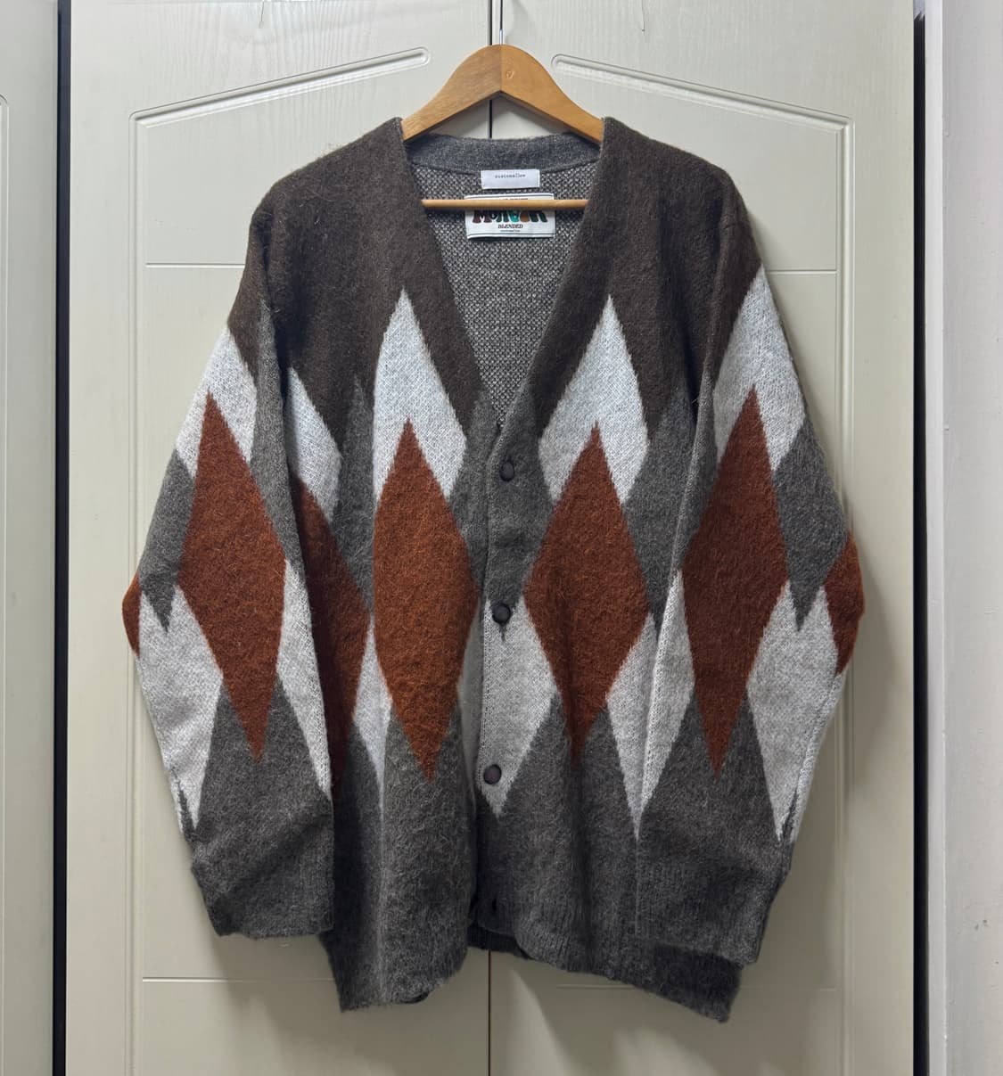 커스텀멜로우 22fw 아가일 모헤어 가디건 팝니다 상품이미지1