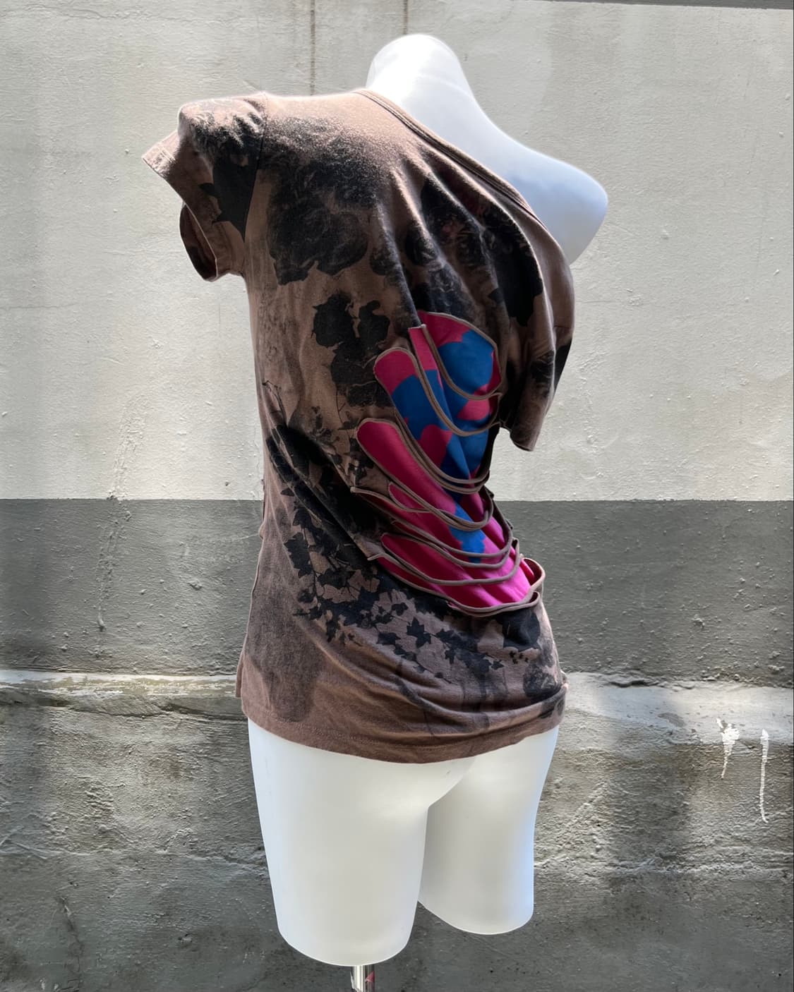 Distressed Cut-Out Leopard Graphic Tee 상품이미지8