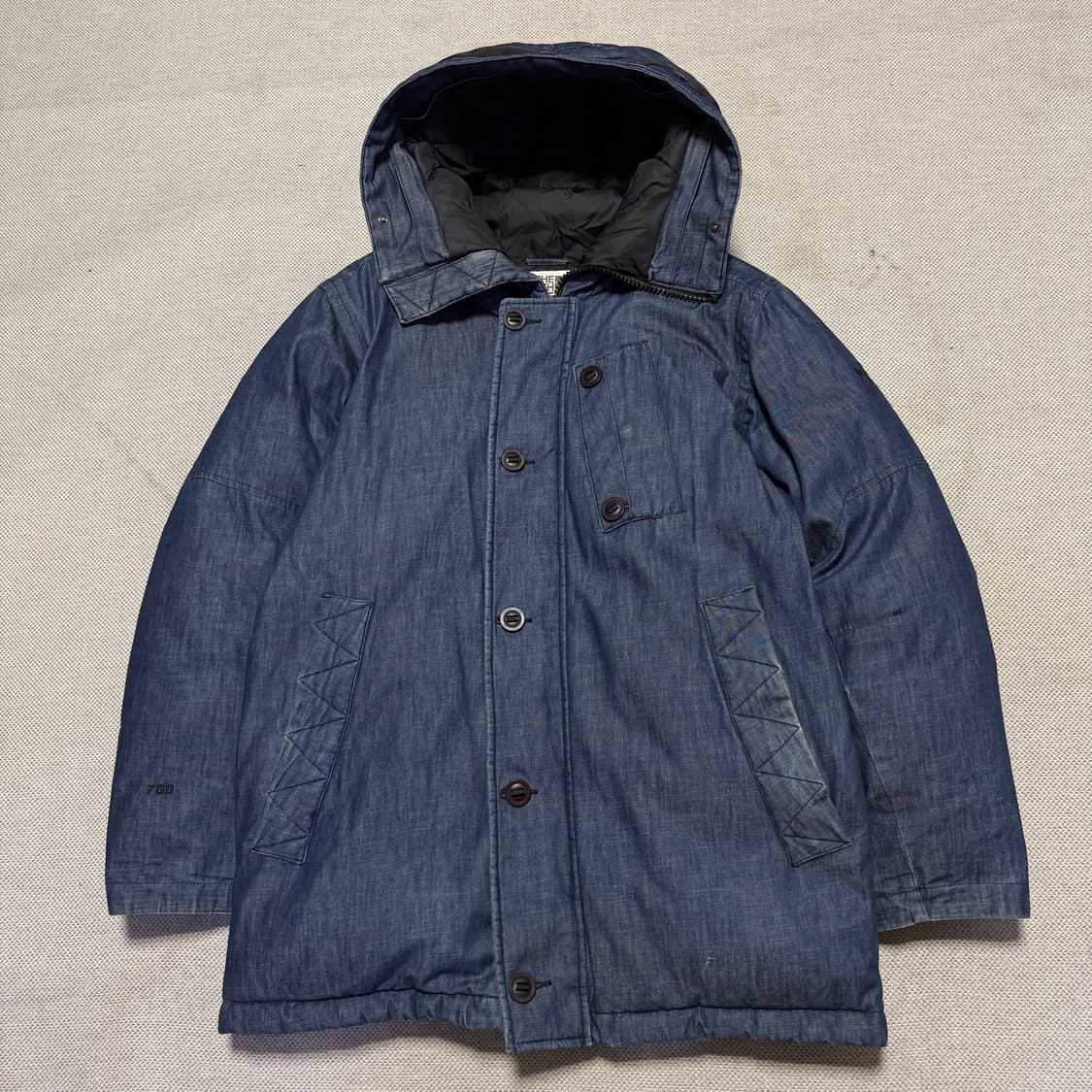 노스페이스 화이트라벨 700 데님 구스다운 패딩 상품이미지1