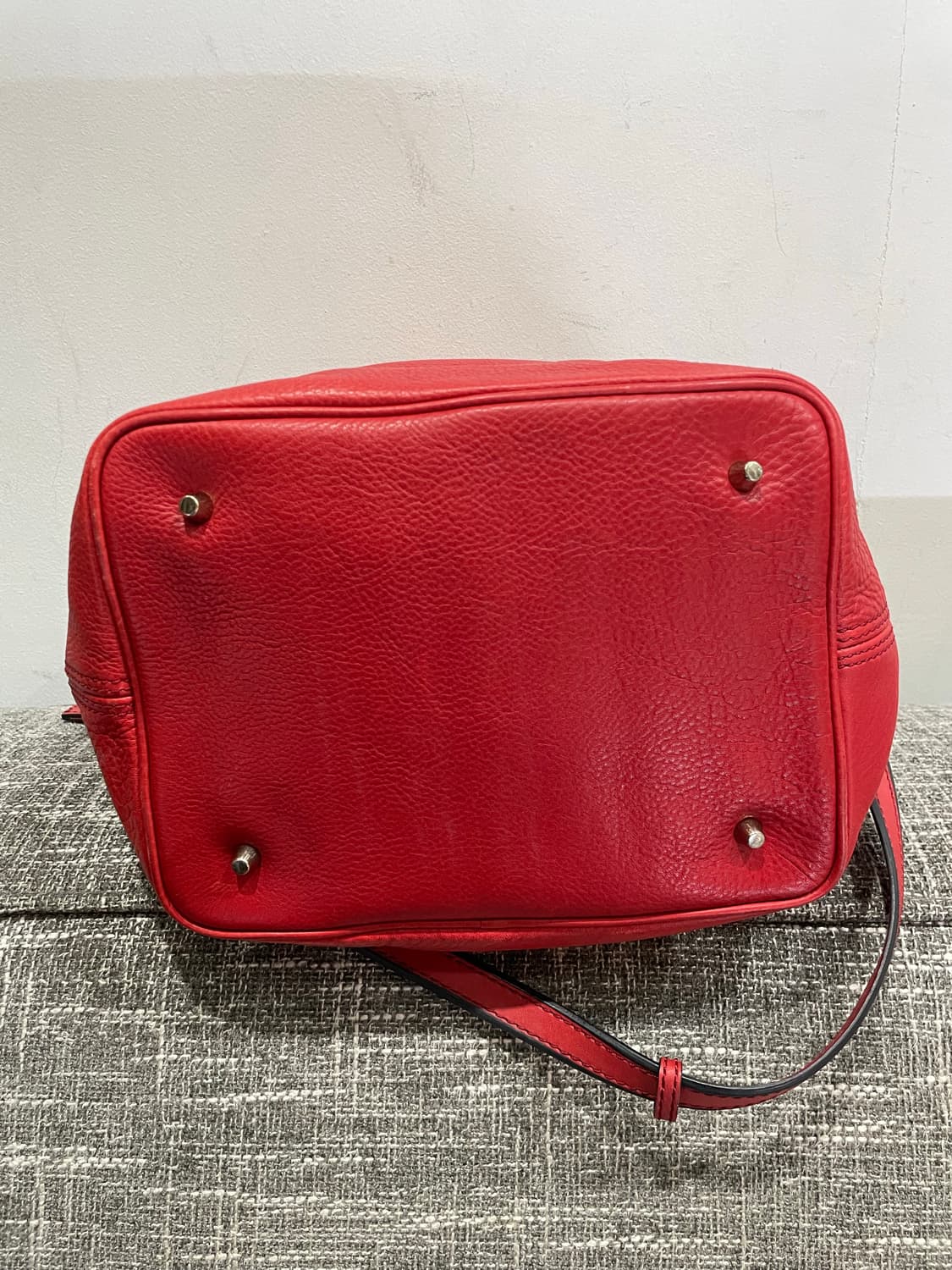 버버리 레드 가죽 버킷백 정품 상품이미지4