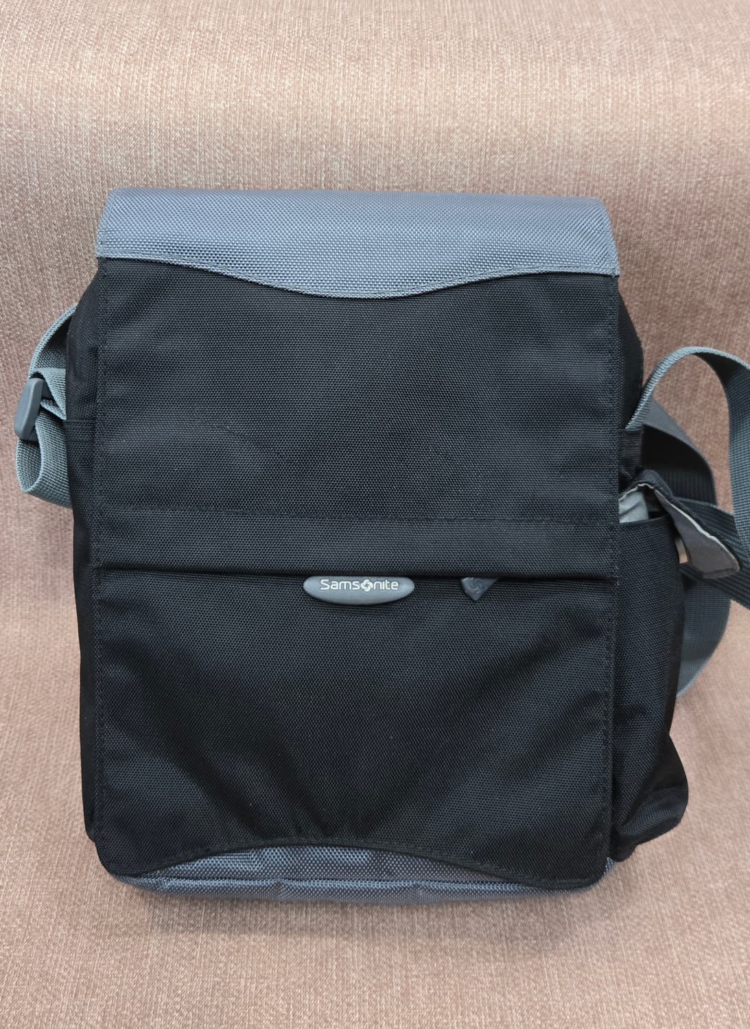 쌤소나이트 공용 실속형 크로스백 블랙 상품이미지1