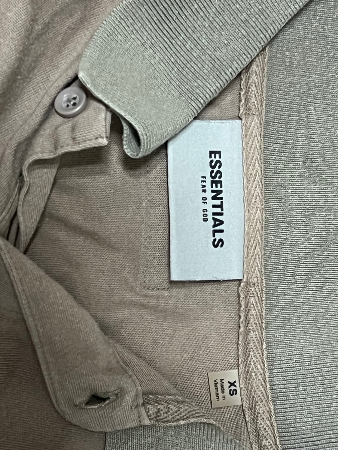 Fear of God Essentials Logo Polo Shirt - 상품이미지3